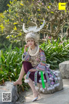 模特九妹《穿絲襪的苗族九妹》 [異思趣向IESS] 寫真集