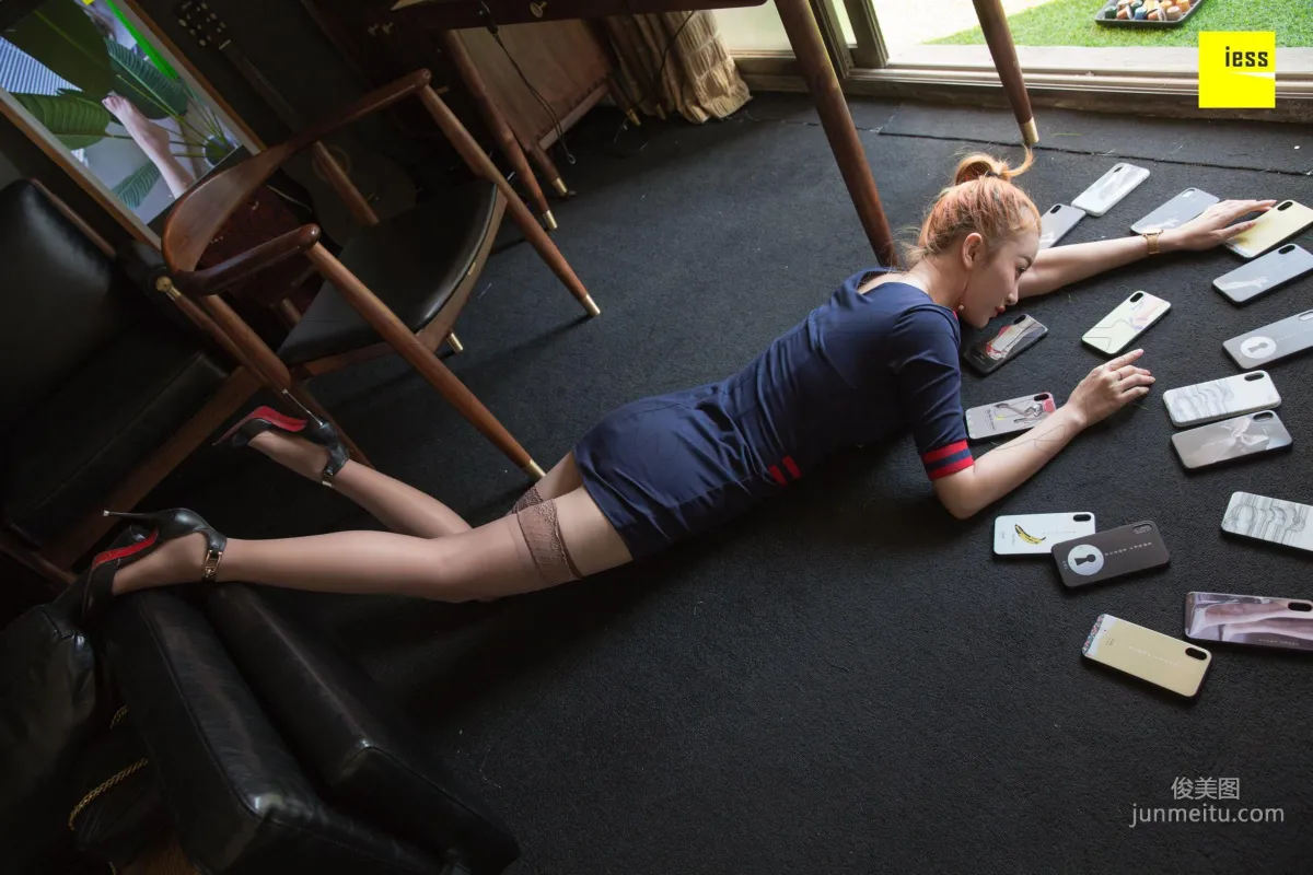 Model Qiuqiu, Qiuqiu Phone Case Show Off Wealth Fall [IESS] Photo Set photo 27