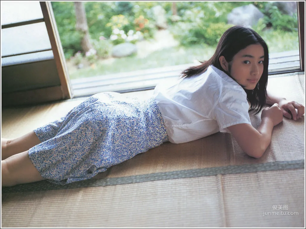 石原里美「16歳 至上の原石」 写真集9