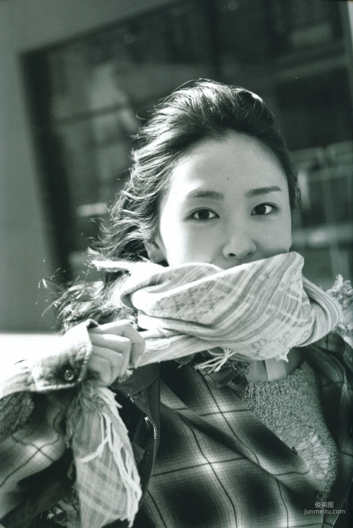 Yui Aragaki Monthly Special Photo Compilation photo 4