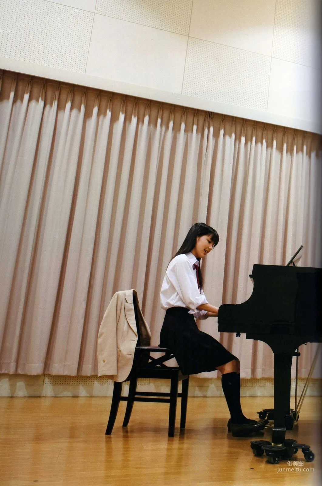 Erina Mano: Web Idols photo 2
