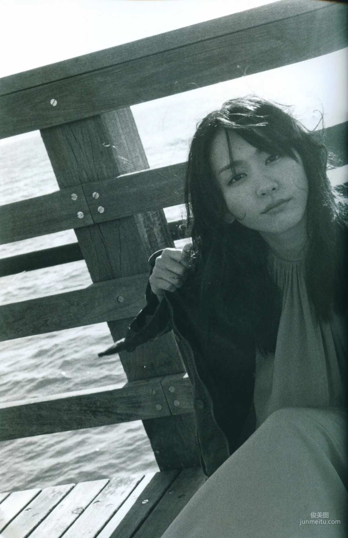 Yui Aragaki Monthly Special Photo Compilation photo 45
