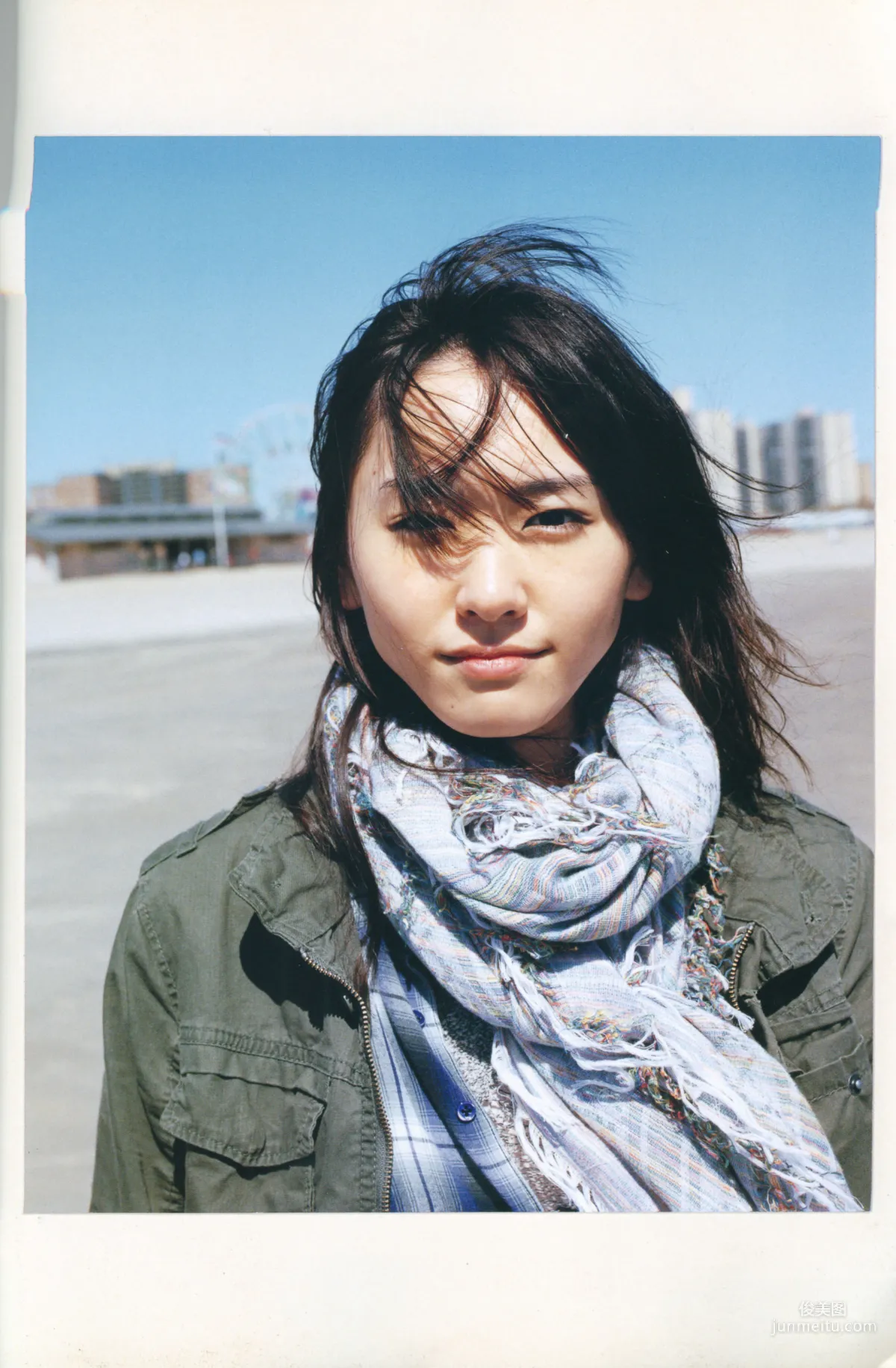 Yui Aragaki Monthly Special Photo Compilation photo 15