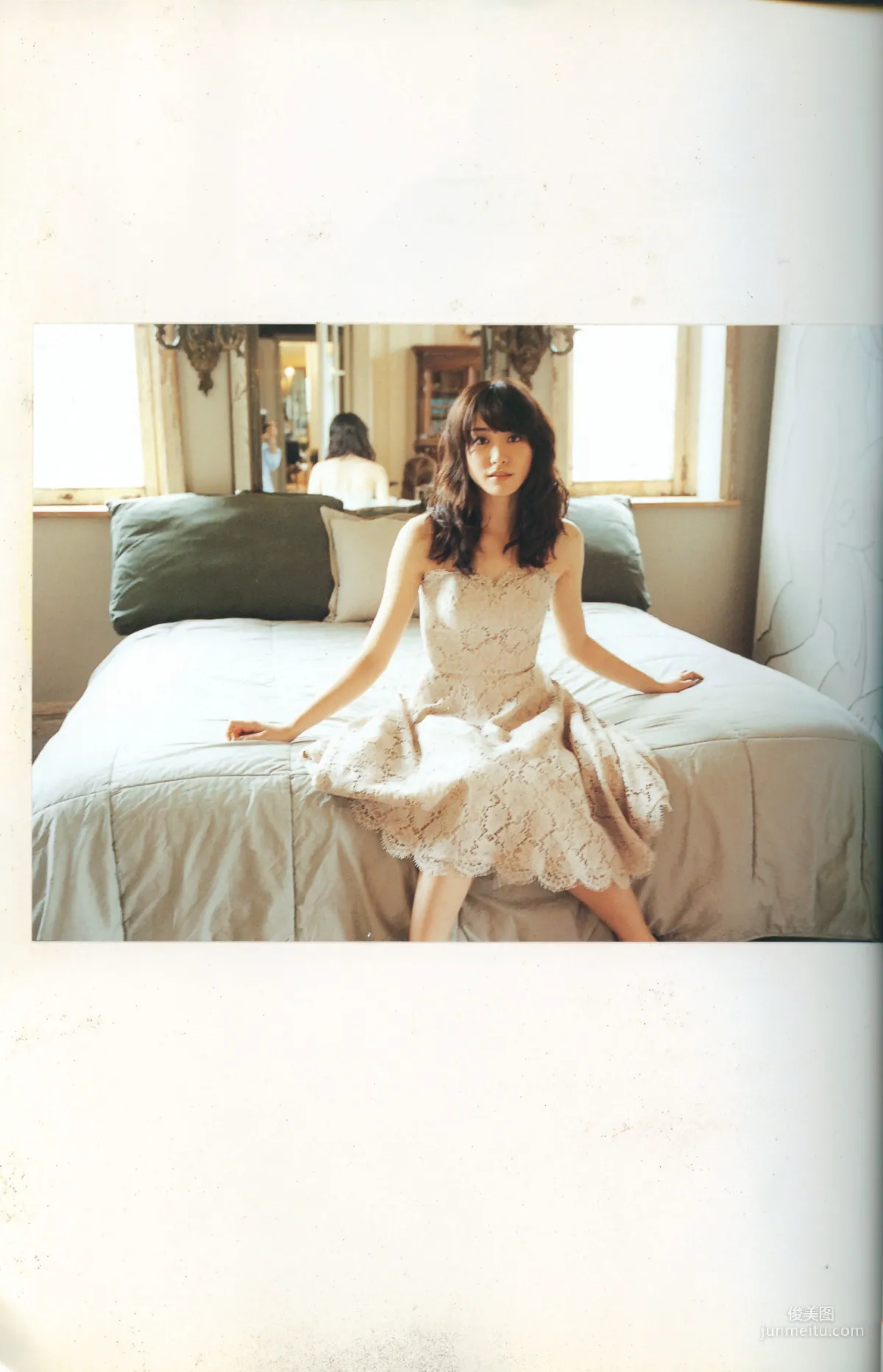 Yui Aragaki Monthly Special Photo Compilation photo 47