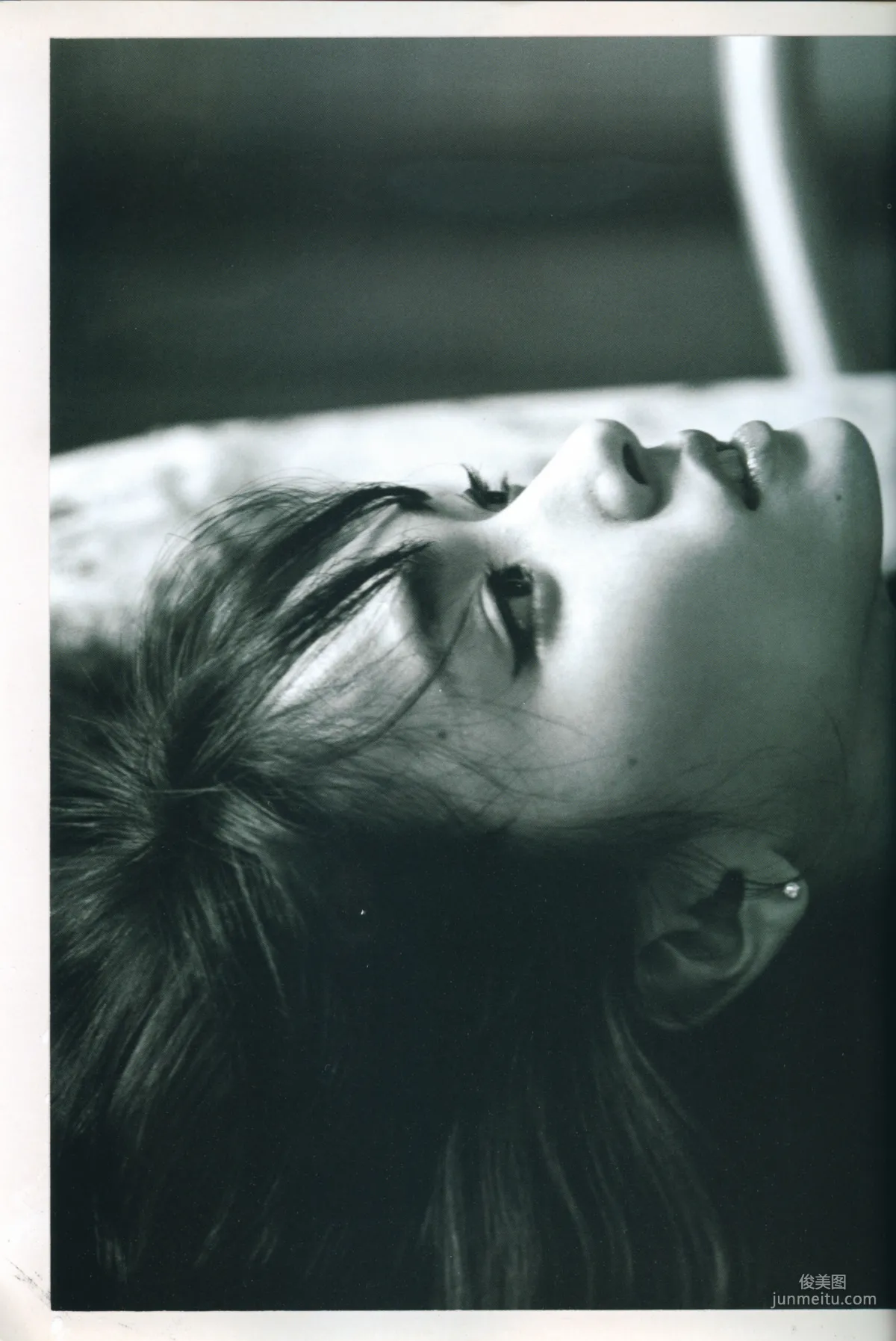 Yui Aragaki Monthly Special Photo Compilation photo 12