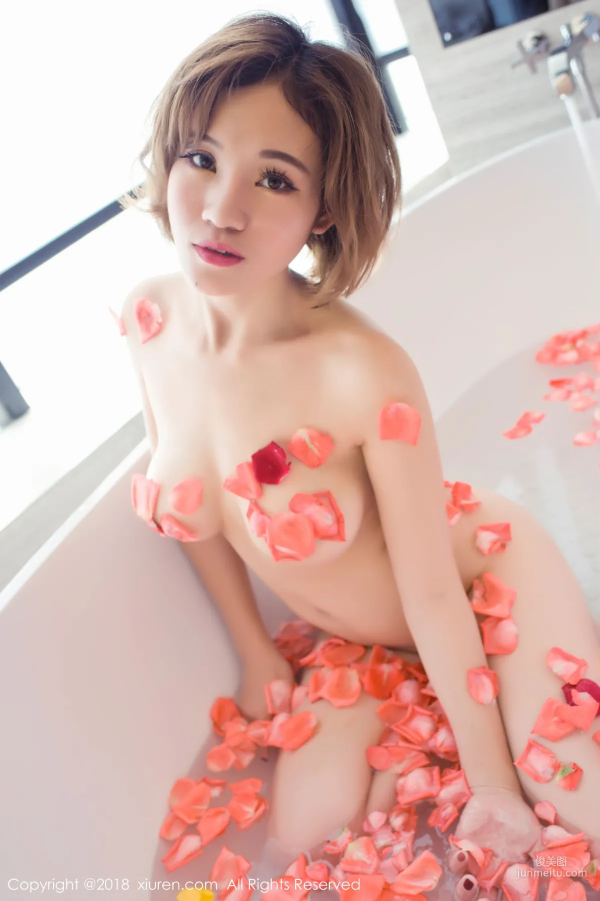 Duo Xiangzi, Black Leather Strap SM Seduction and Pink Rose Bath [XiuRen] No.1218 Photo Set photo 18