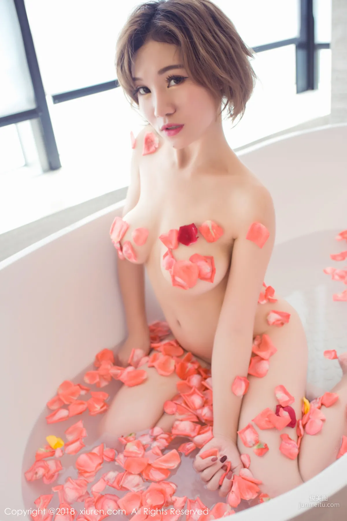 Duo Xiangzi, Black Leather Strap SM Seduction and Pink Rose Bath [XiuRen] No.1218 Photo Set photo 19