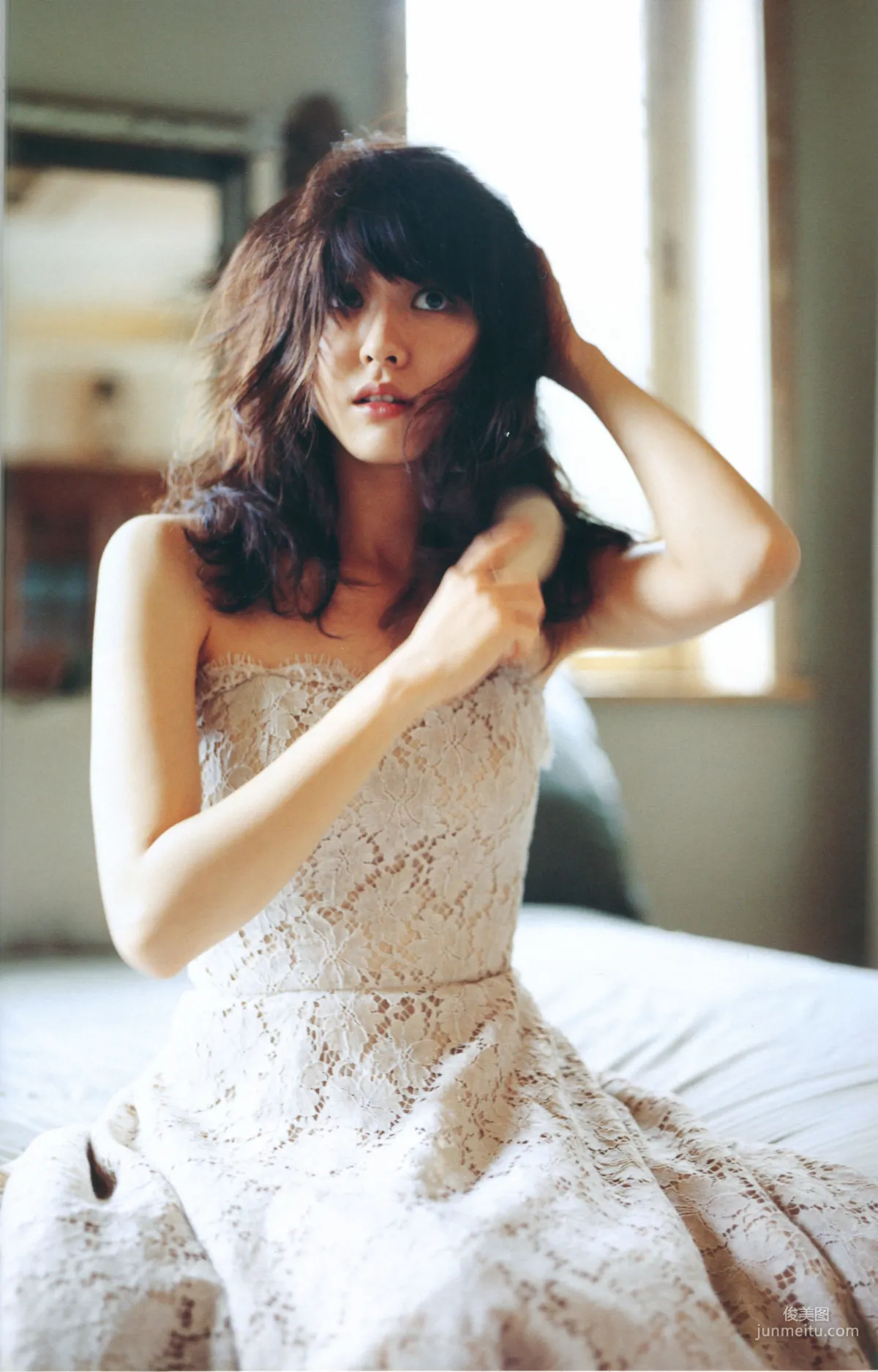 Yui Aragaki Monthly Special Photo Compilation photo 48
