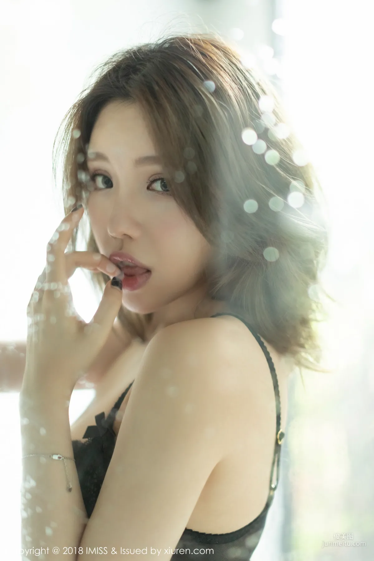 Huang Leran, Beautiful Breasts and Curves, Stockings and Beautiful Legs Seduction [IMISS] Vol.303 Photo Set photo 37