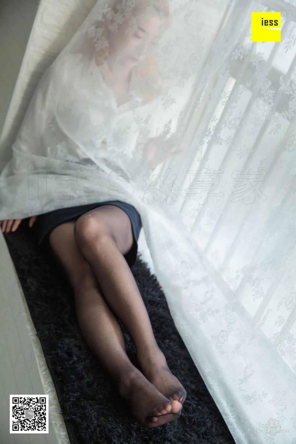 Model Qiuqiu, Sister Qiu's Black Stockings Scrutiny [IESS] Photo Set photo 44