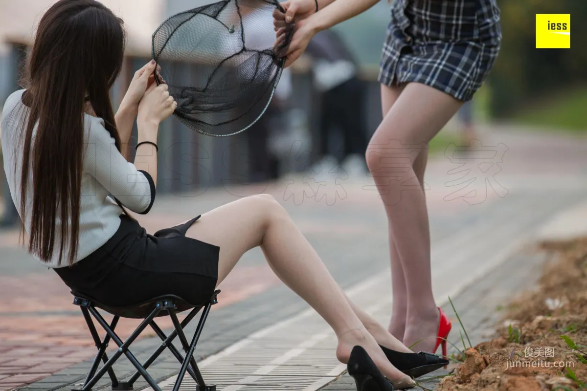 Models Jiajia and Jiu Mei, Fishing or Fishing for Stockings? 2 [IESS] Photo Set photo 19