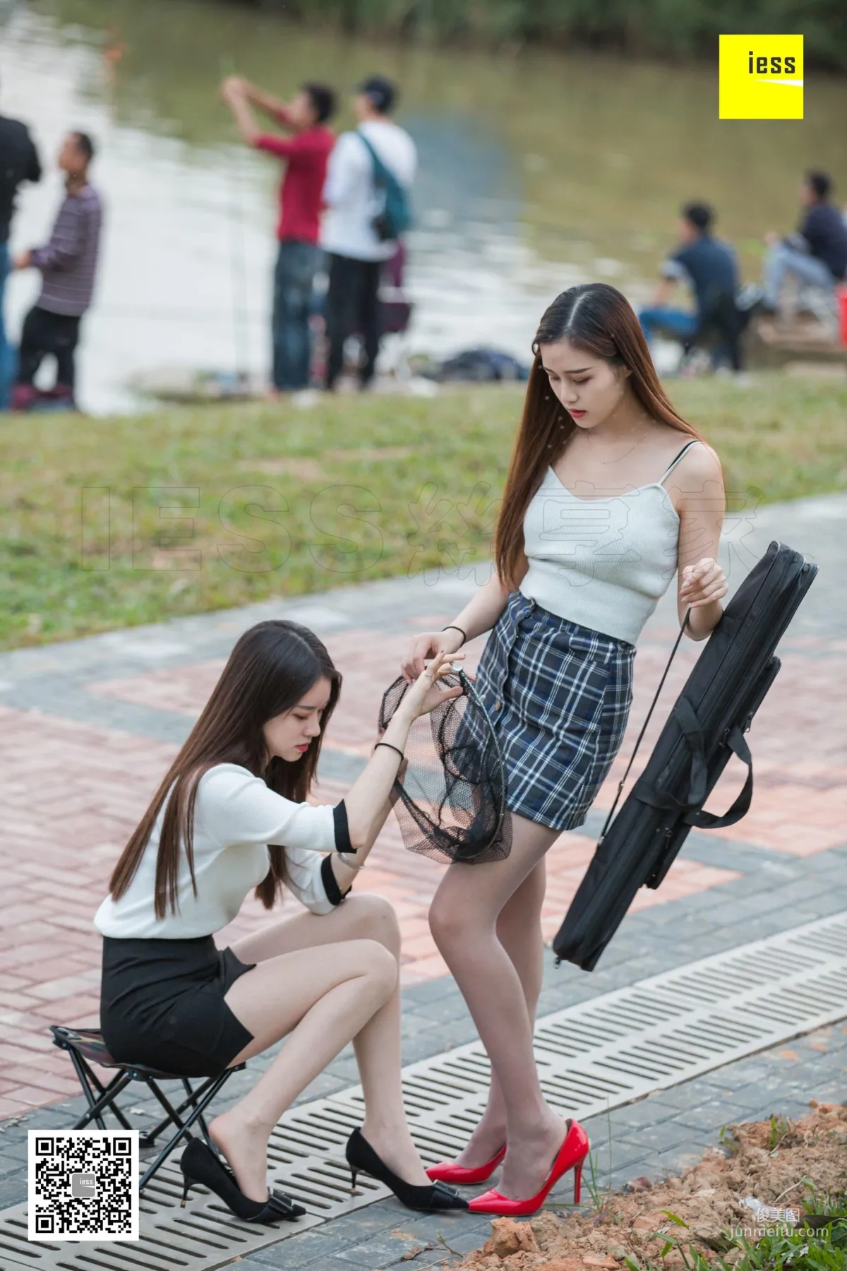 Models Jiajia and Jiu Mei, Fishing or Fishing for Stockings? 2 [IESS] Photo Set photo 10