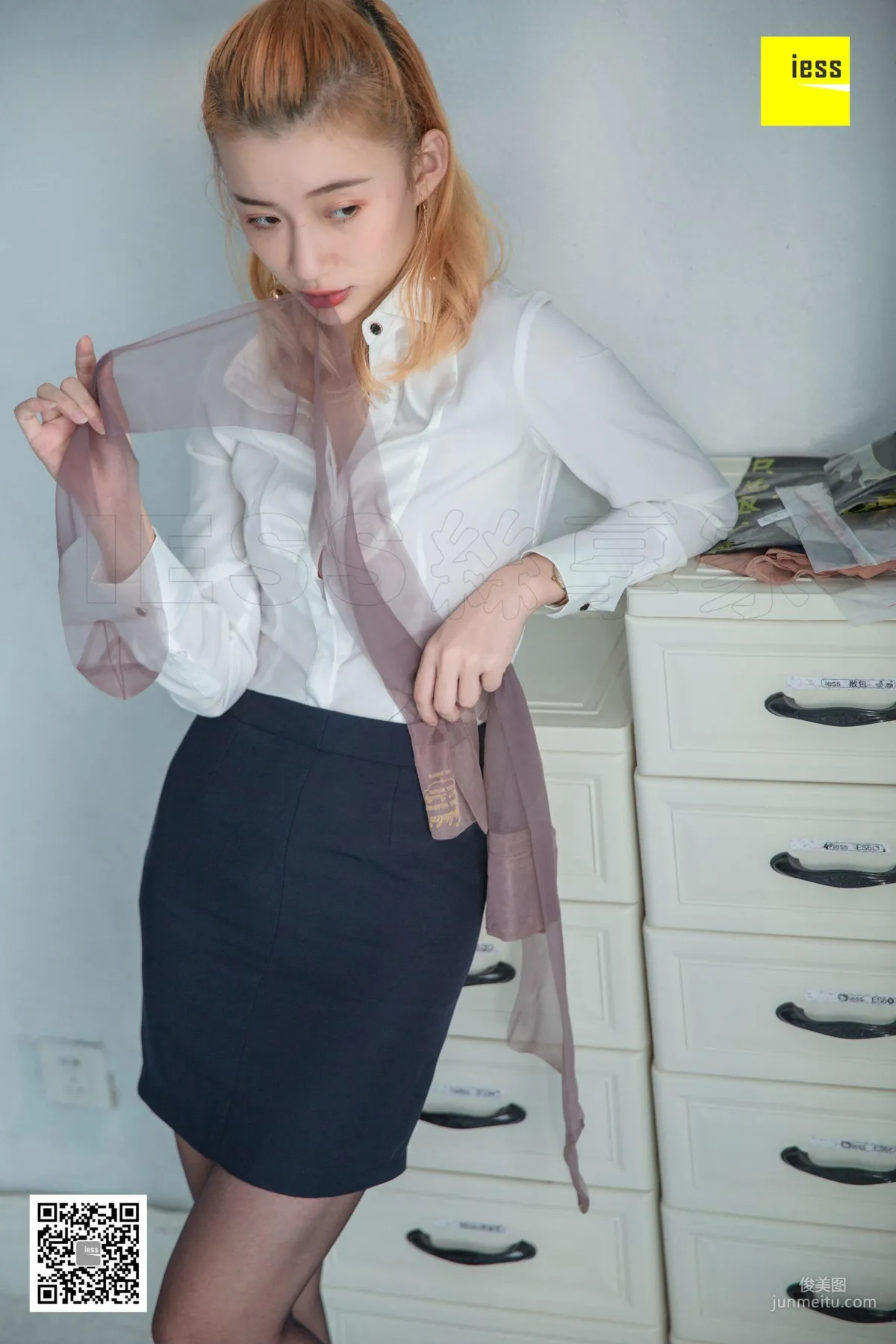 Model Qiuqiu, Sister Qiu's Black Stockings Scrutiny [IESS] Photo Set photo 78
