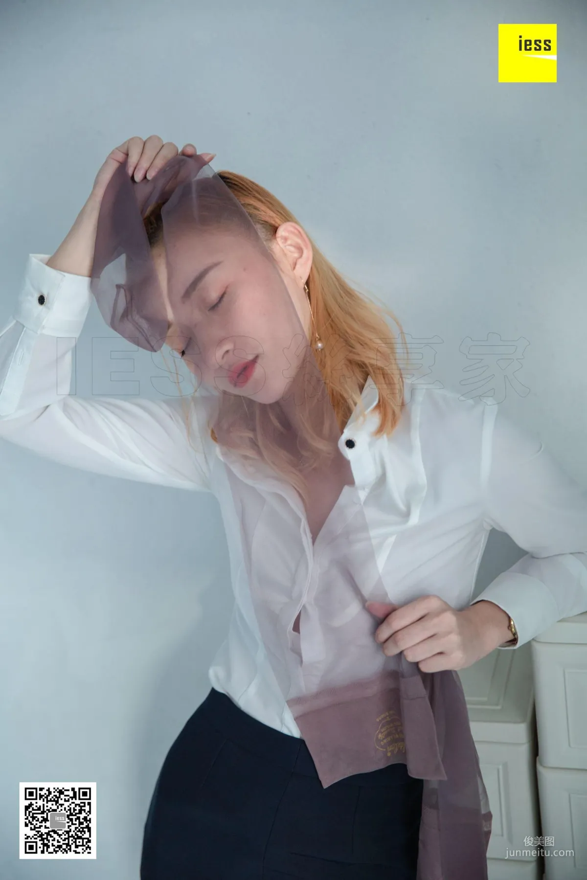 Model Qiuqiu, Sister Qiu's Black Stockings Scrutiny [IESS] Photo Set photo 2