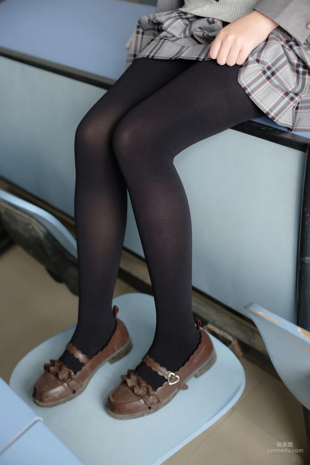 《黑丝学妹美脚》 [森萝财团] X-014 写真集1