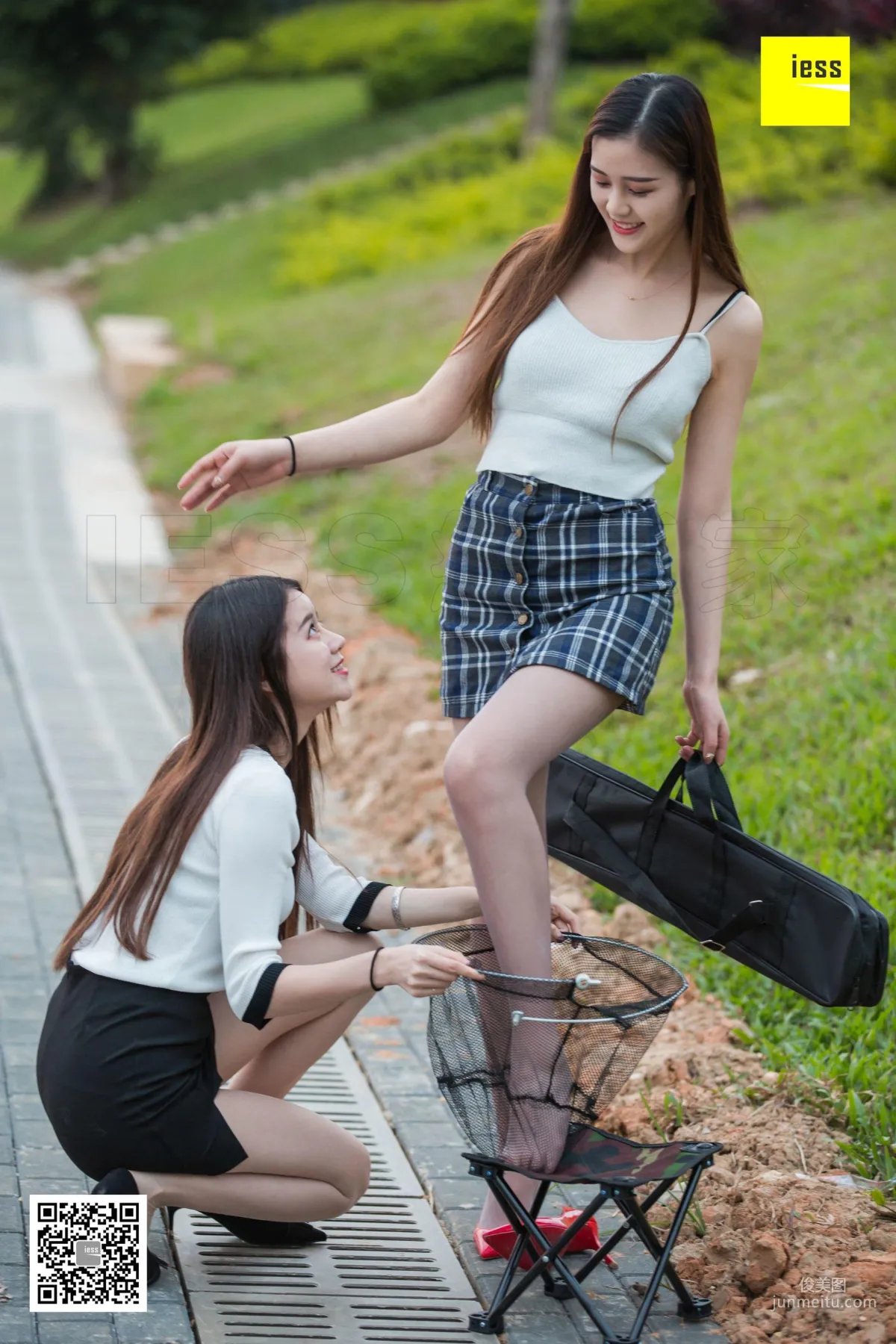 Models Jiajia and Jiu Mei, Fishing or Fishing for Stockings? 2 [IESS] Photo Set photo 6