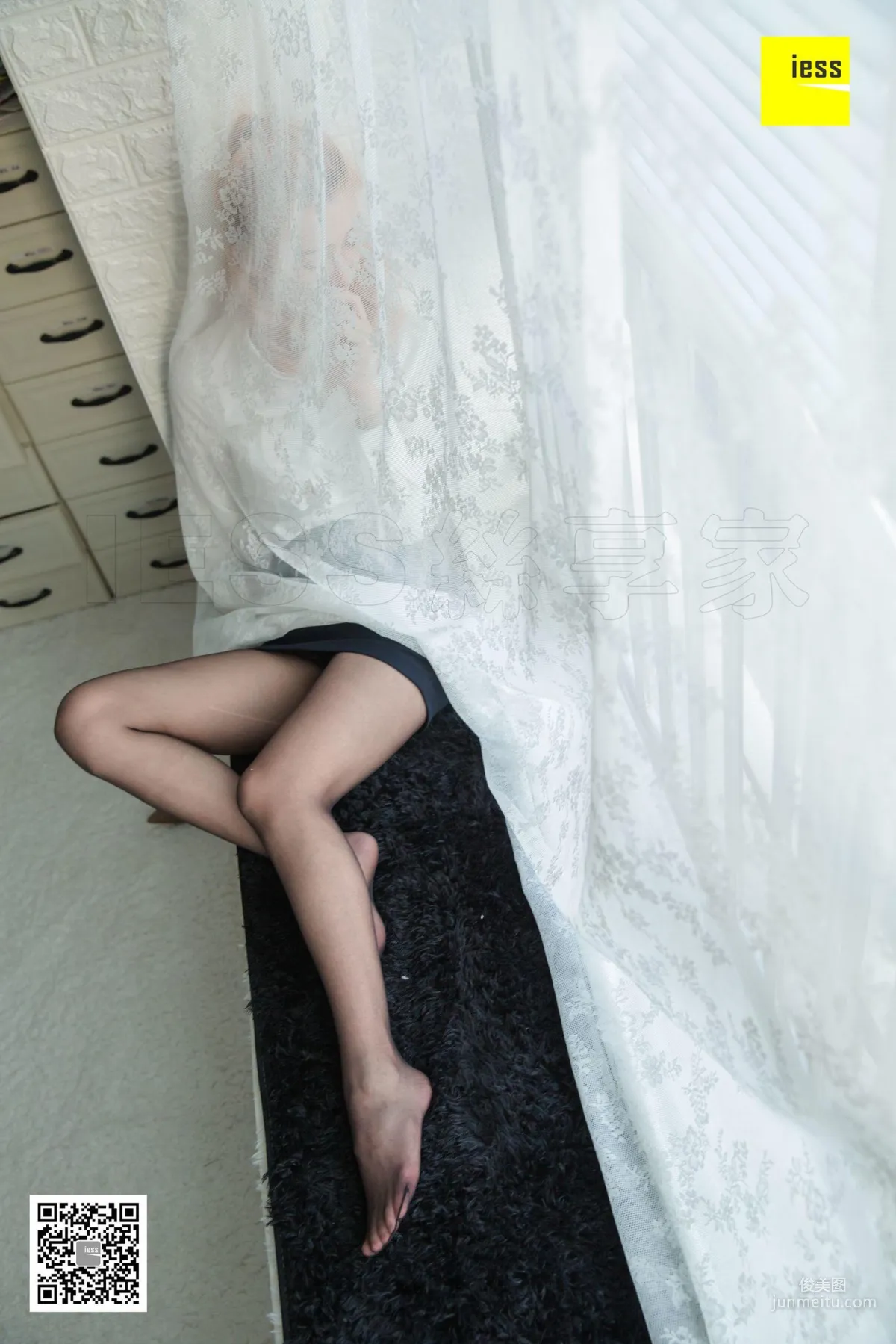 Model Qiuqiu, Sister Qiu's Black Stockings Scrutiny [IESS] Photo Set photo 48