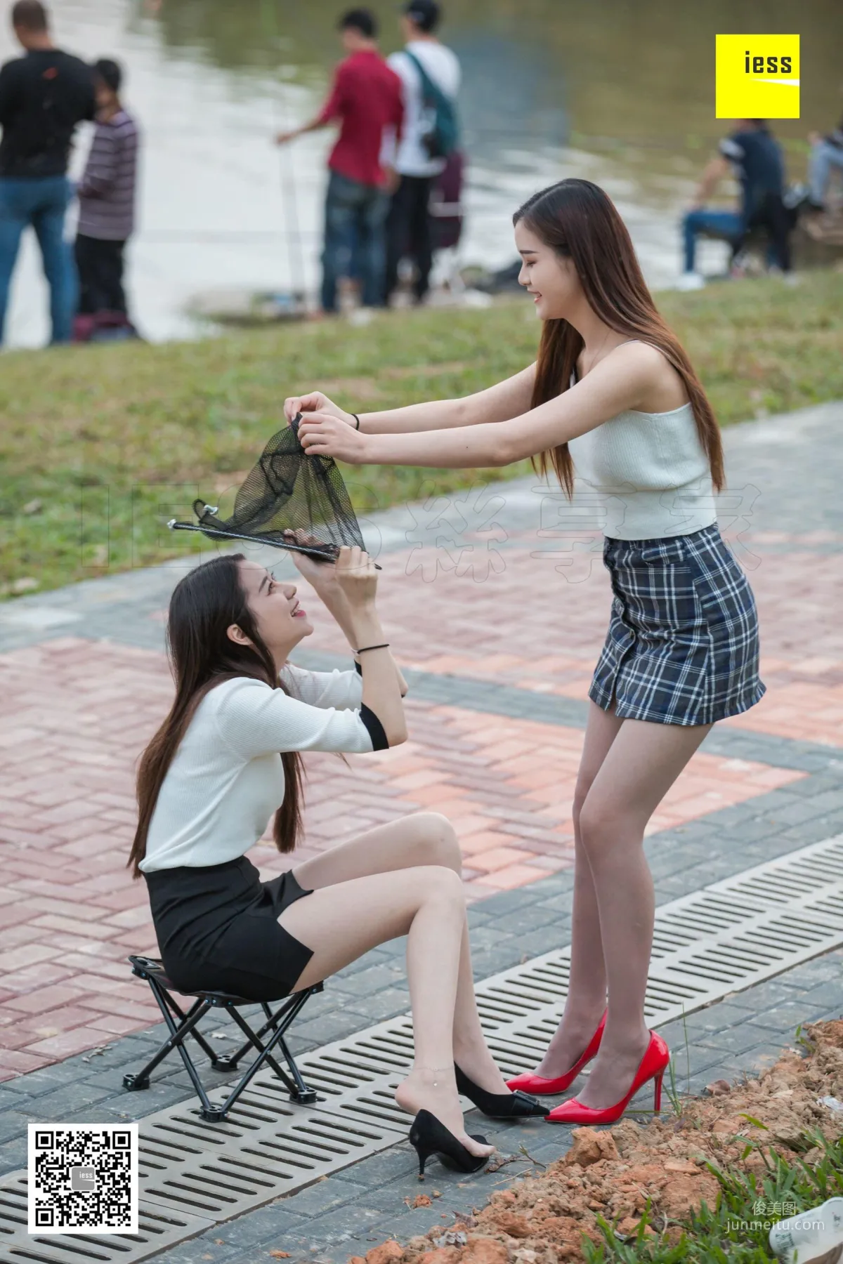 Models Jiajia and Jiu Mei, Fishing or Fishing for Stockings? 2 [IESS] Photo Set photo 11
