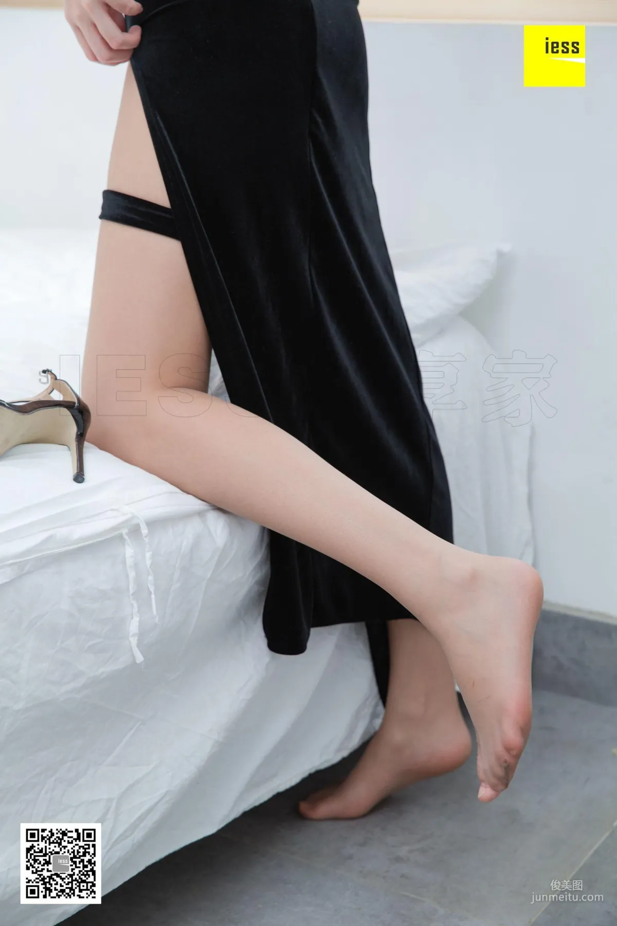 Model Yun Zhi, Yun Zhi's Leg Ring Gown [IESS] Photo Set photo 81