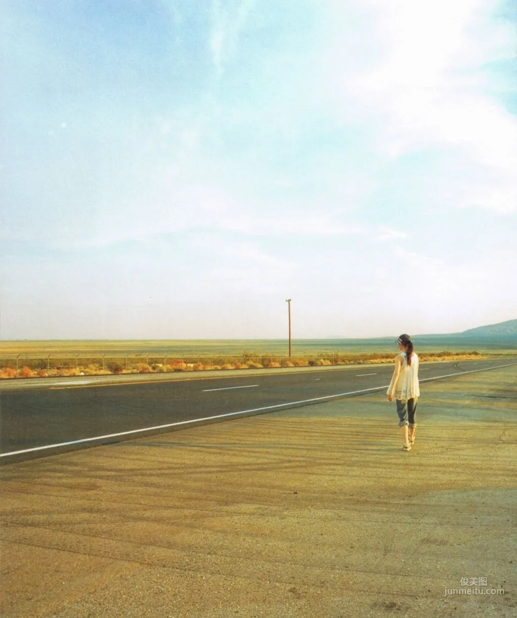 Yu Aoi 'Travel__Sand' Photo Set photo 82