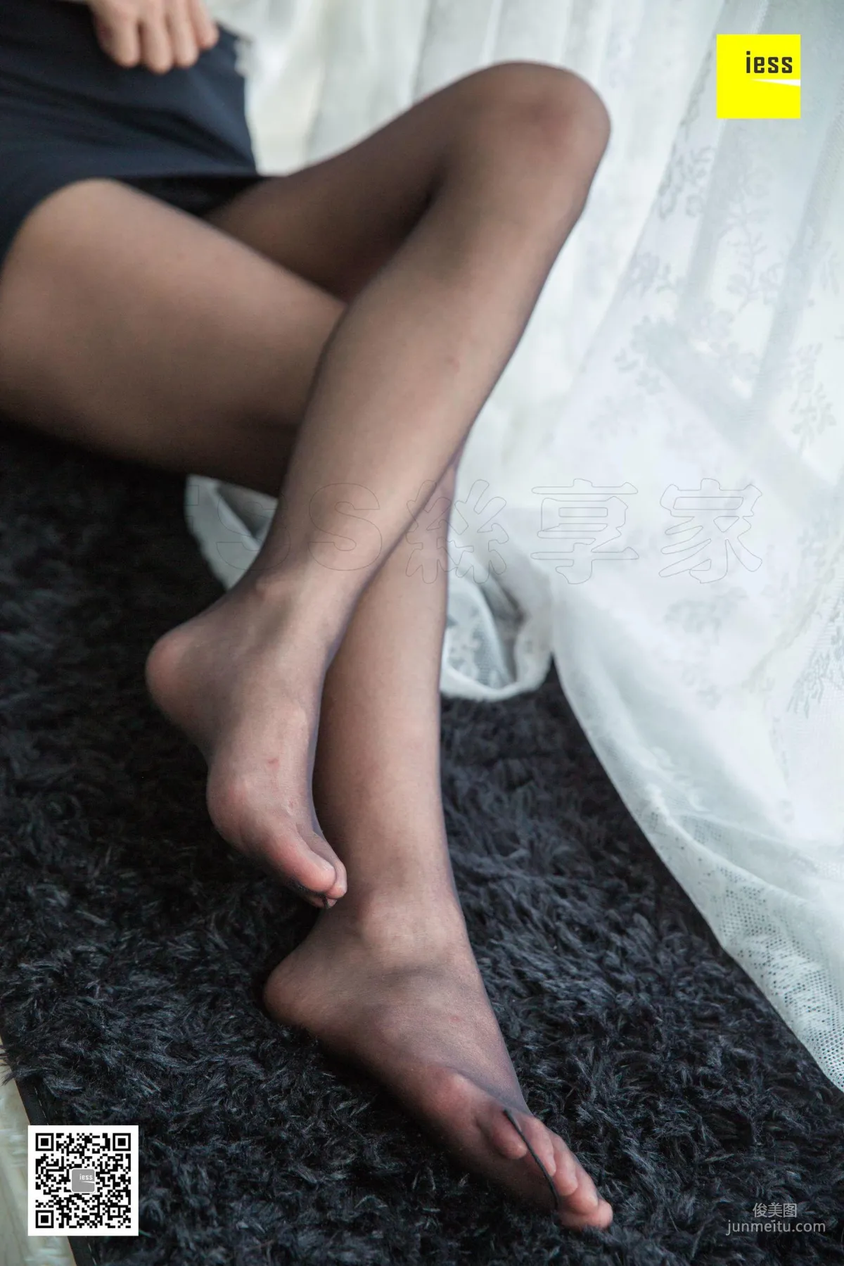 Model Qiuqiu, Sister Qiu's Black Stockings Scrutiny [IESS] Photo Set photo 57