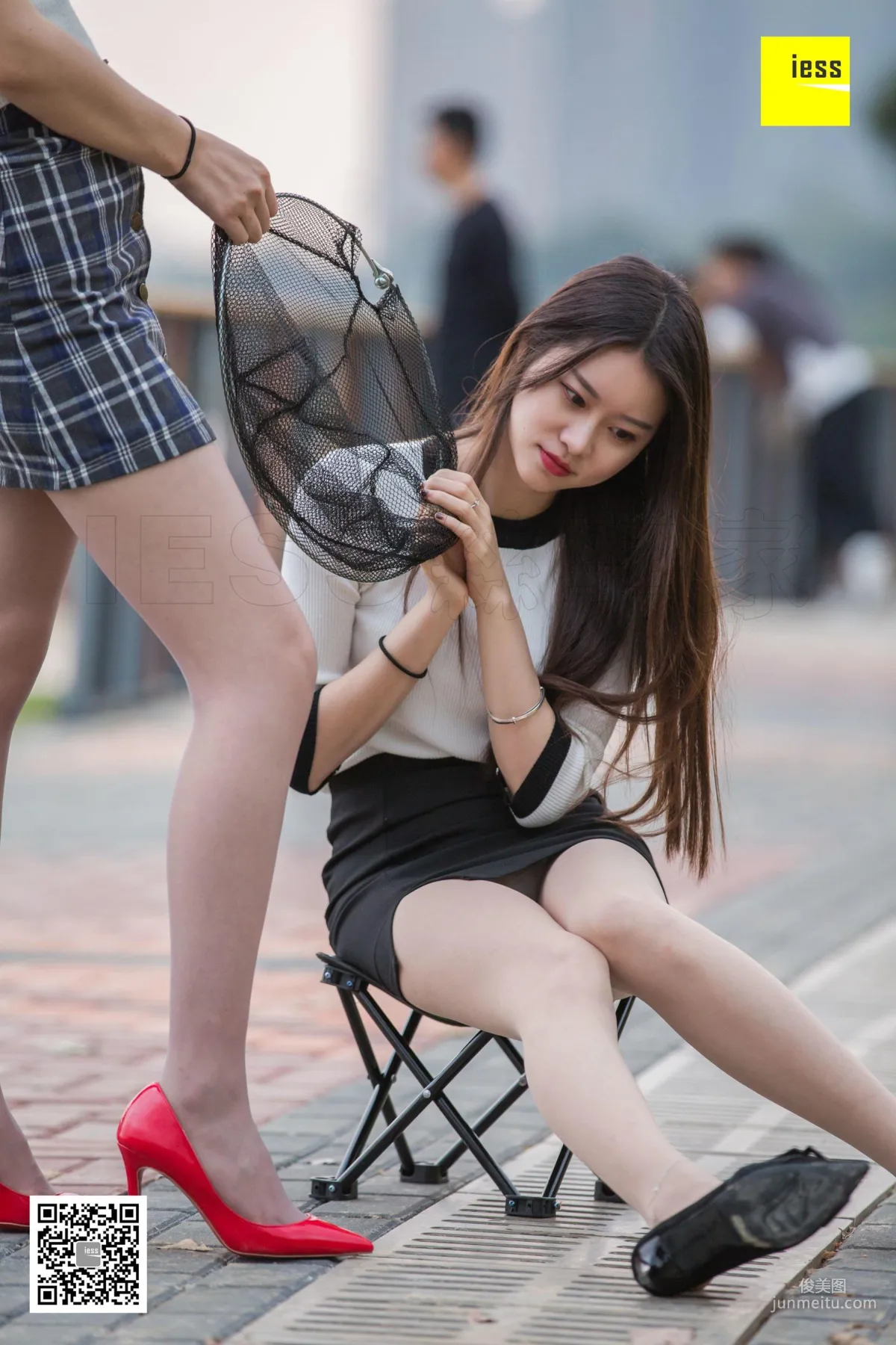 Models Jiajia and Jiu Mei, Fishing or Fishing for Stockings? 2 [IESS] Photo Set photo 27