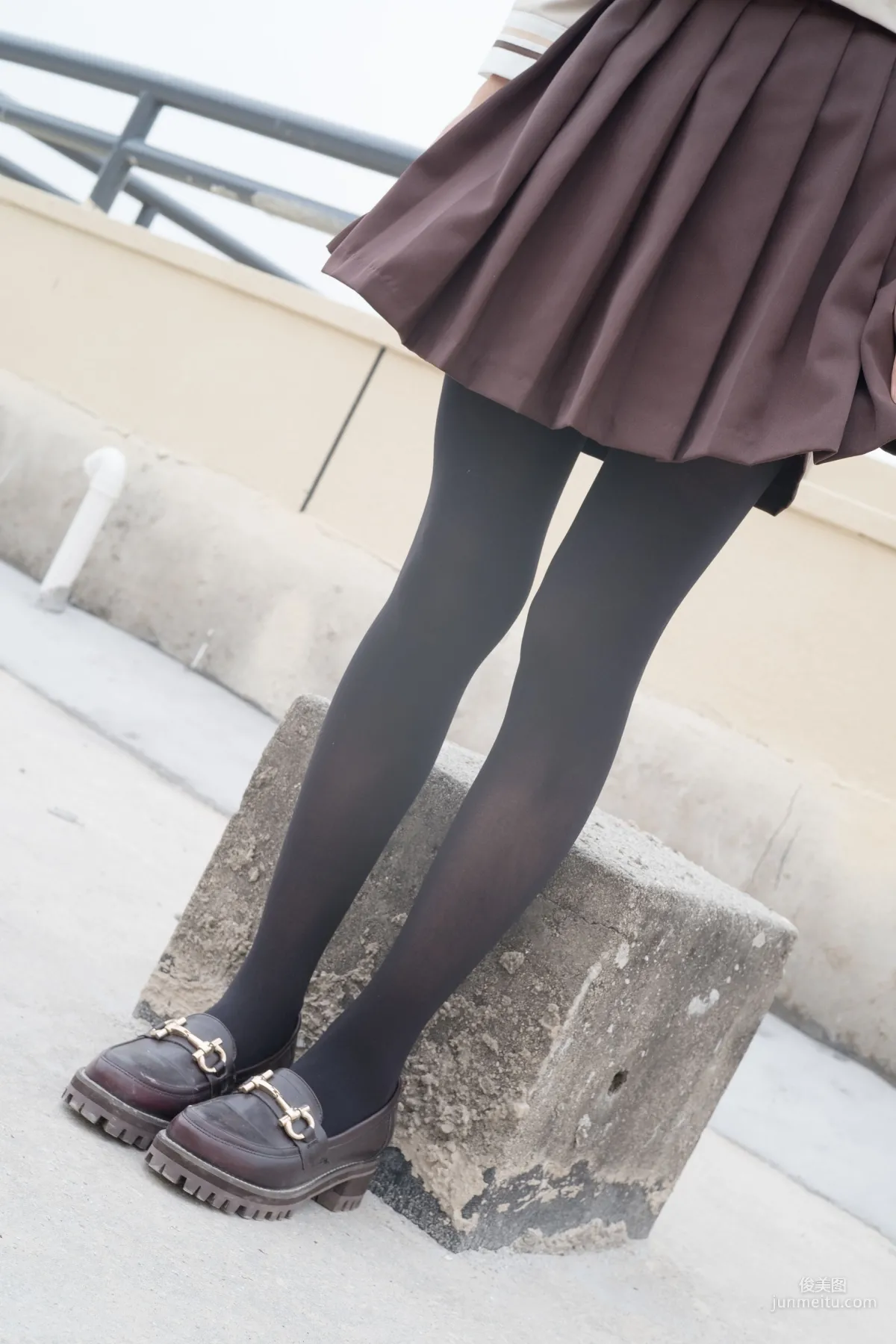 《黑丝白丝外拍》 [森萝财团] BETA-006 写真集26