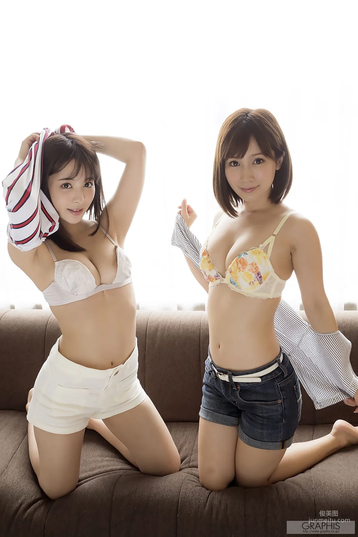 Minami Kojima&Kana Momonogi 小島みなみ&桃乃木かな [Graphis] Limited Edition 寫真集 5