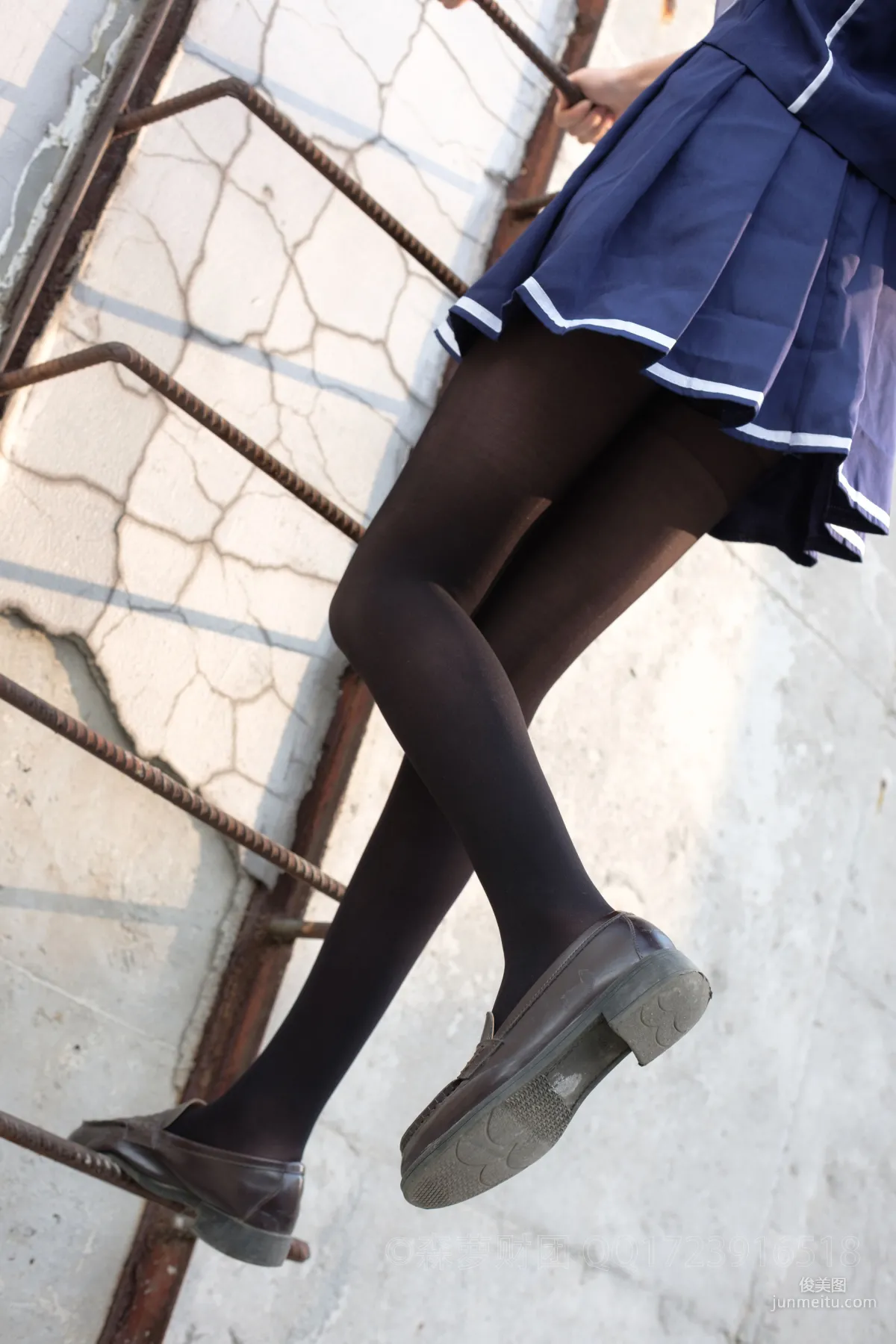 《天台黑絲水手服》 [森蘿财團] X-043 寫真集 74