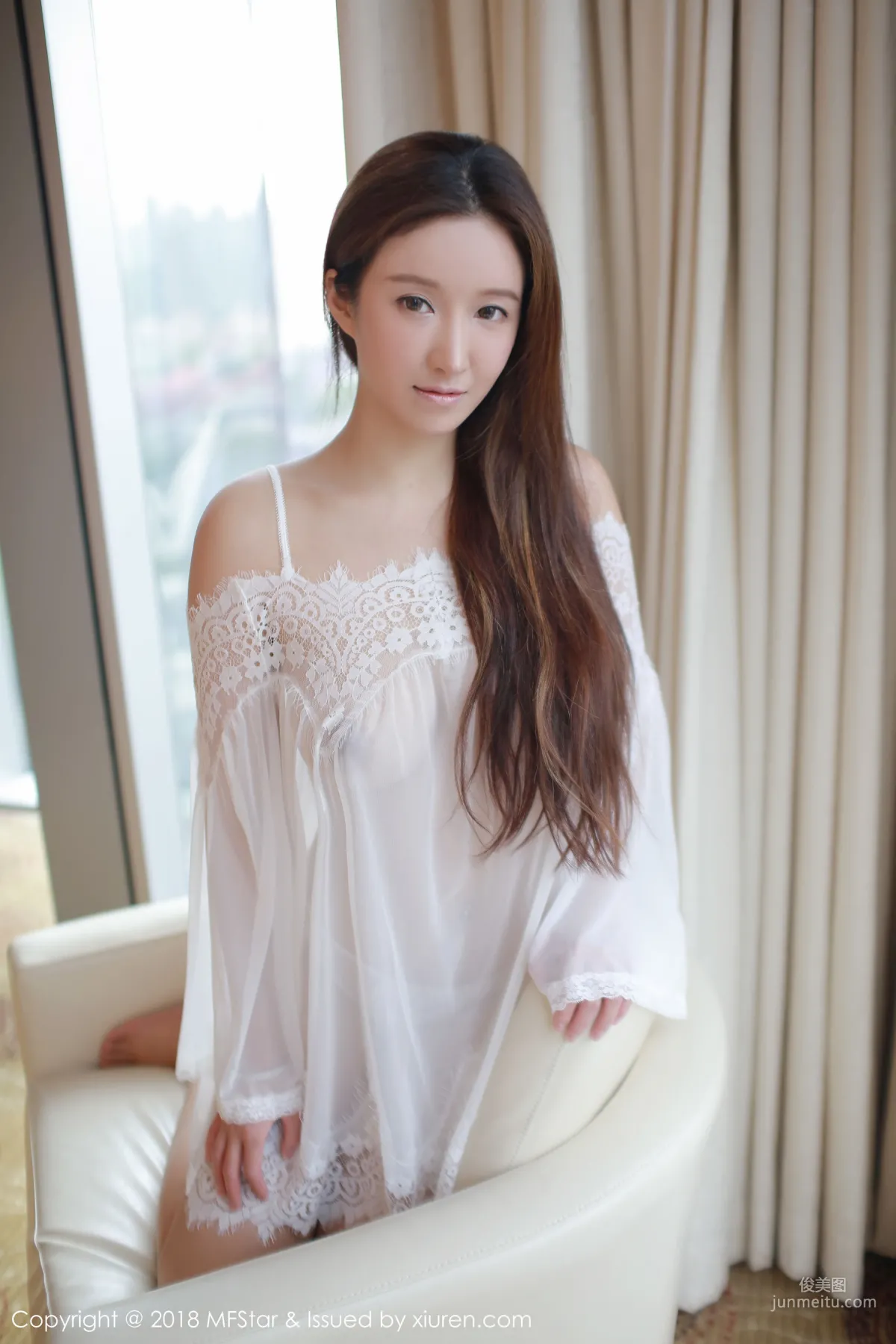 Weibo Celebrity Jennanni_Jen, Faintly Revealing Spring Beauty [MFStar] Vol.166 Photo Set photo 2