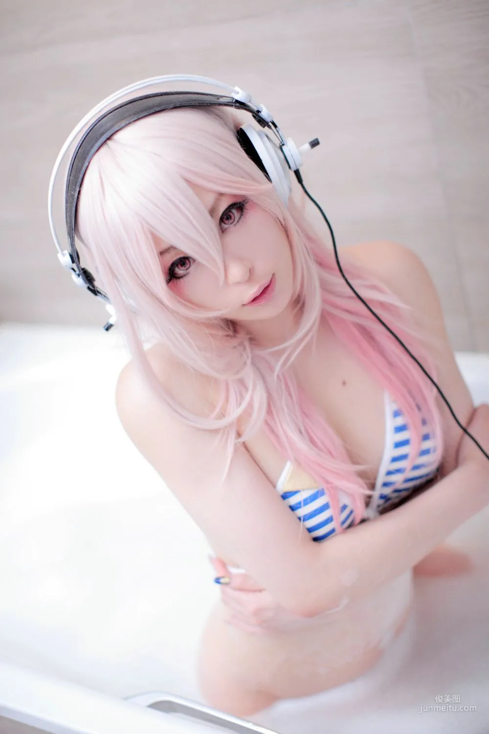 Usagi 《Sonicomi 》Super Sonico [Rabbit hutch] 寫真集 32
