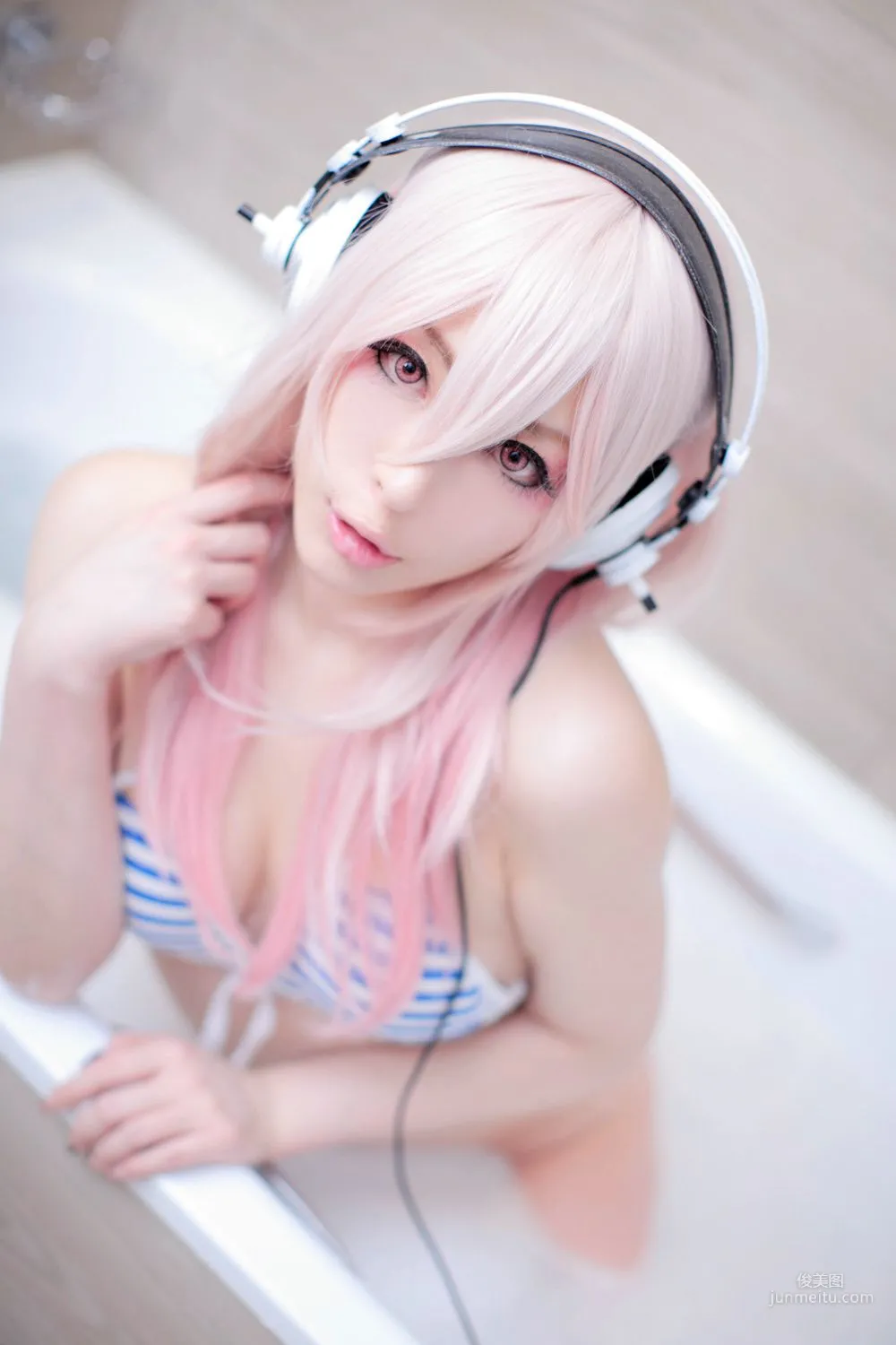 Usagi 《Sonicomi 》Super Sonico [Rabbit hutch] 寫真集 38
