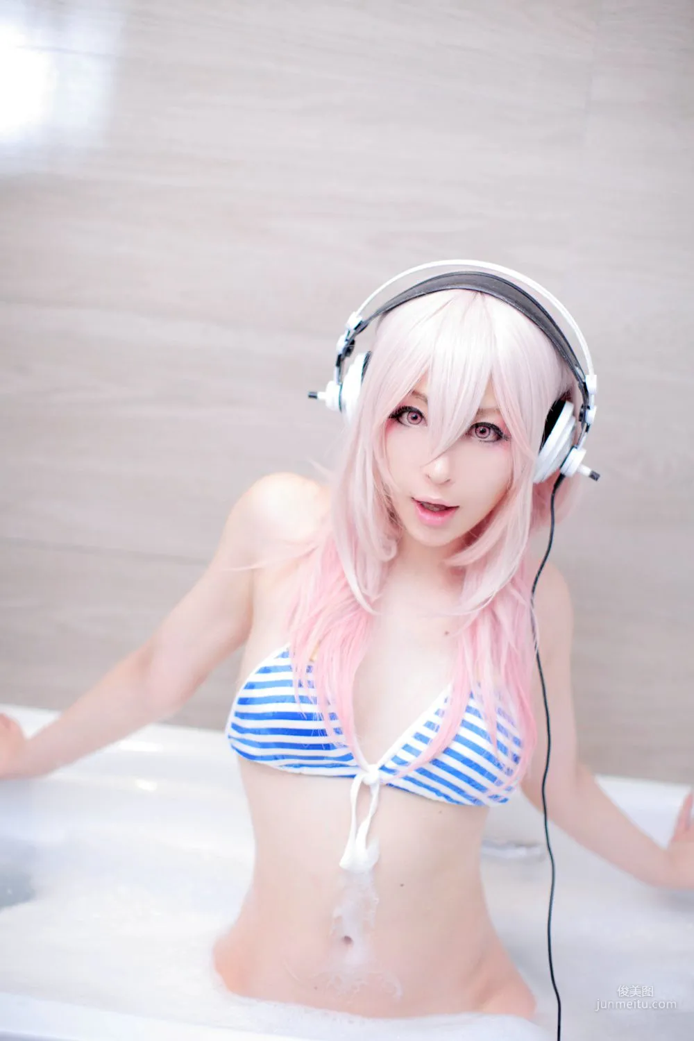 Usagi 《Sonicomi 》Super Sonico [Rabbit hutch] 寫真集 45
