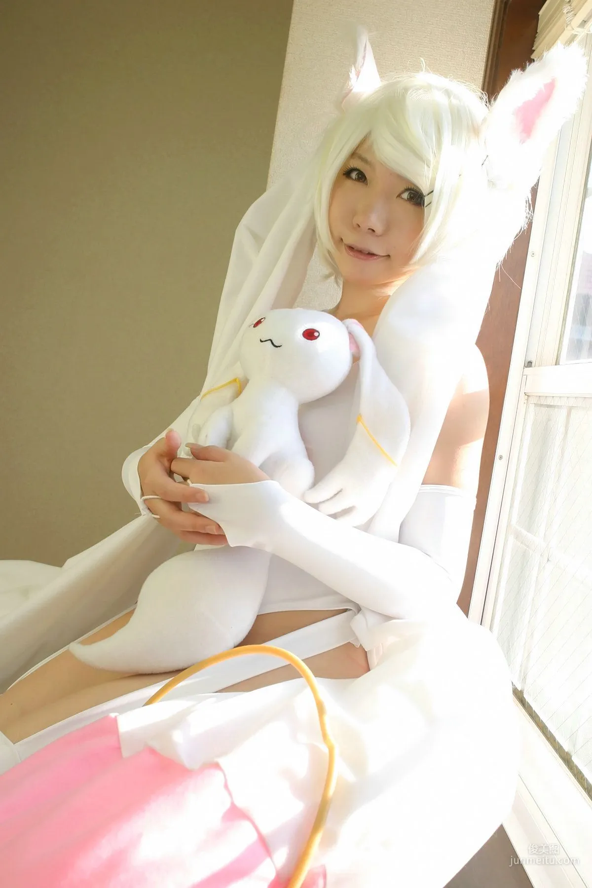 日暮りん《魔法少女まどか☆マギカ》Kyuubee(キュゥべえ) [日暮企画] 写真集1