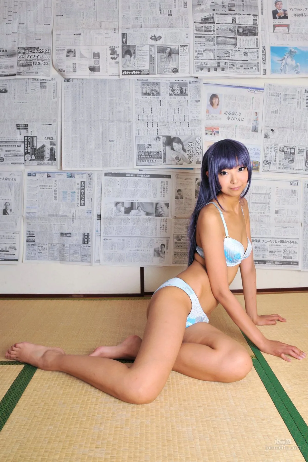 Necoco(ねここ) 《バケモノガタリ》Senjougahara Hitagi & Kanbaru Suruga 寫真集 18