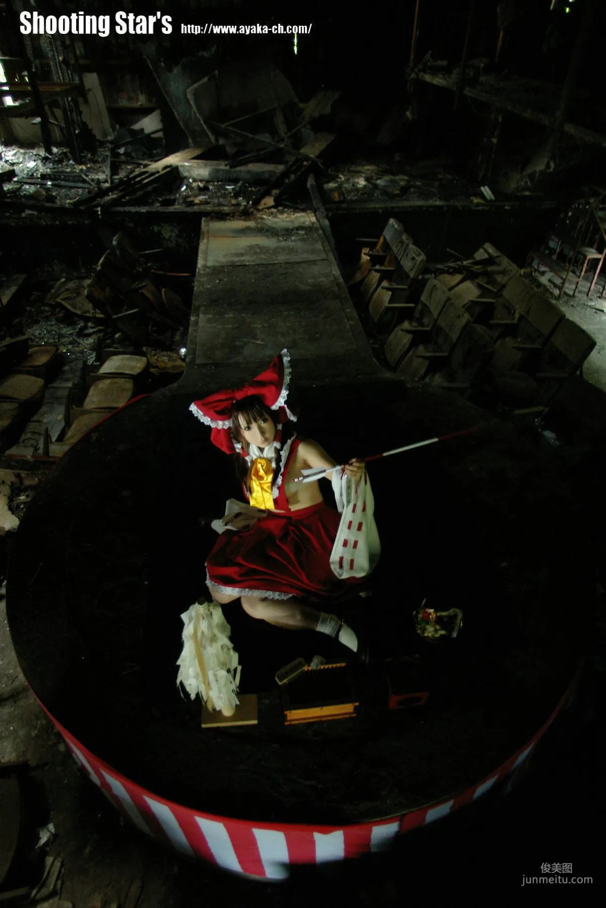 绫香 (Saku サク) 《Touhou Project》Hakurei Reimu+Kirisame Marisa [Shooting Star's] 寫真集 12