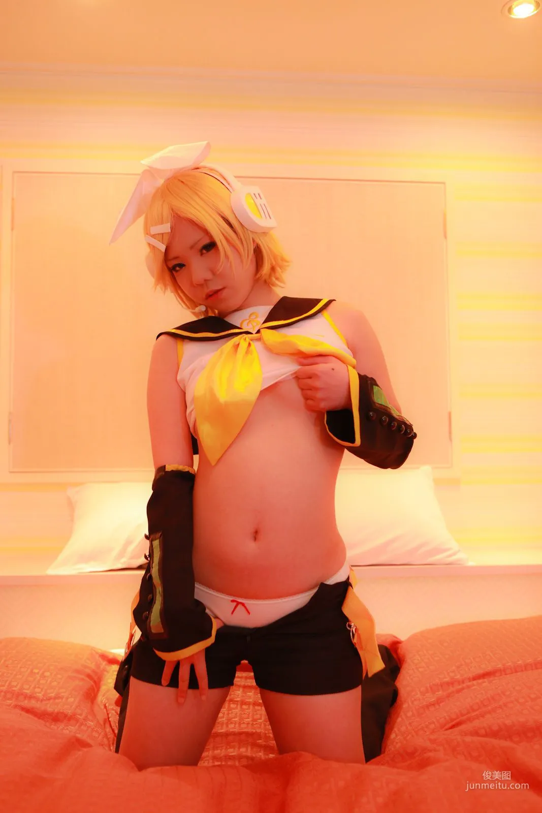 Mana Tanaka, VOCALOID Kagamine Rin [Cosplay Collection] Photo Set photo 25