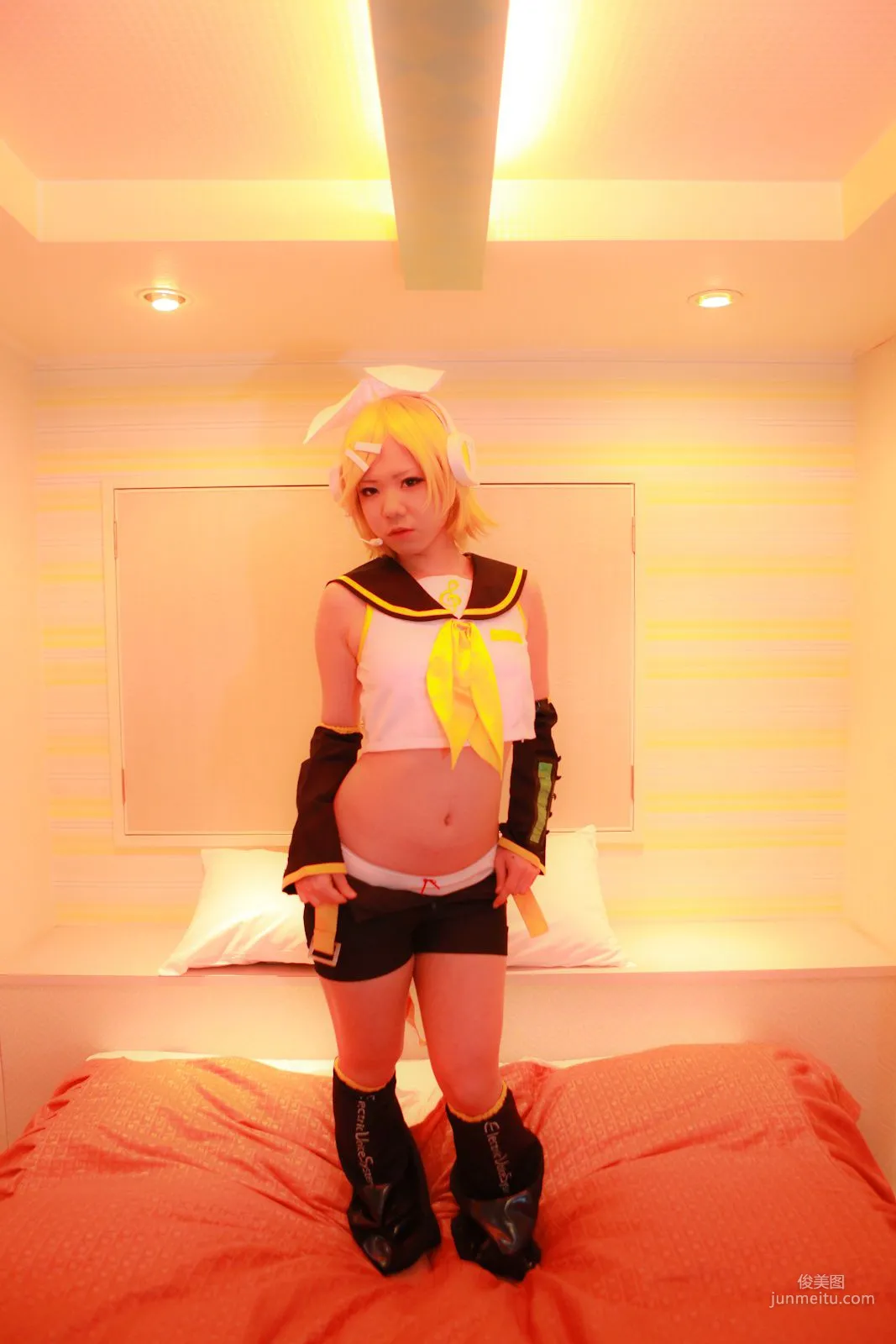Mana Tanaka, VOCALOID Kagamine Rin [Cosplay Collection] Photo Set photo 3