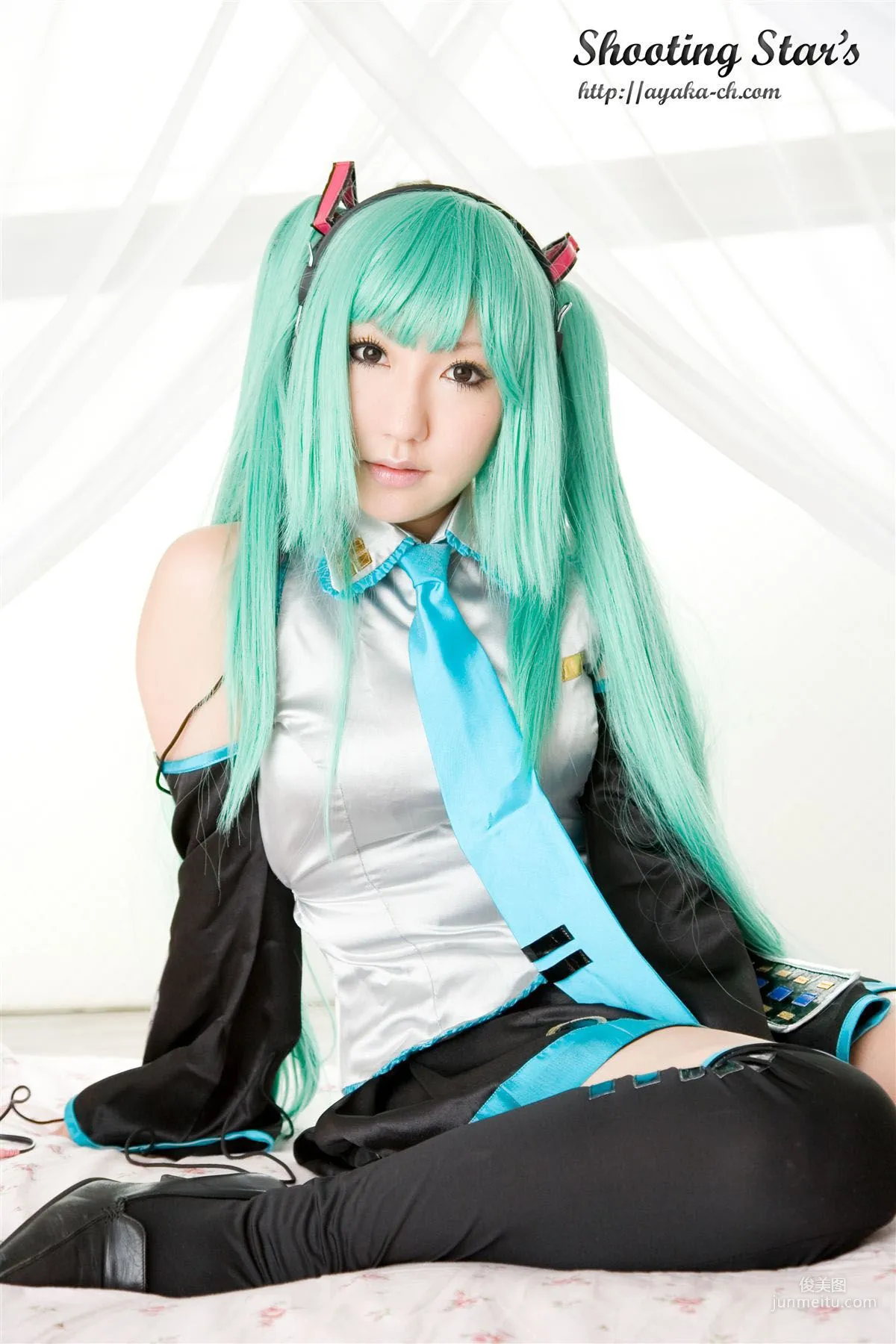 サク (绫香 Saku Ayaka) 《VOCALOID》Hatsune Miku [Shooting Star's] 寫真集 2