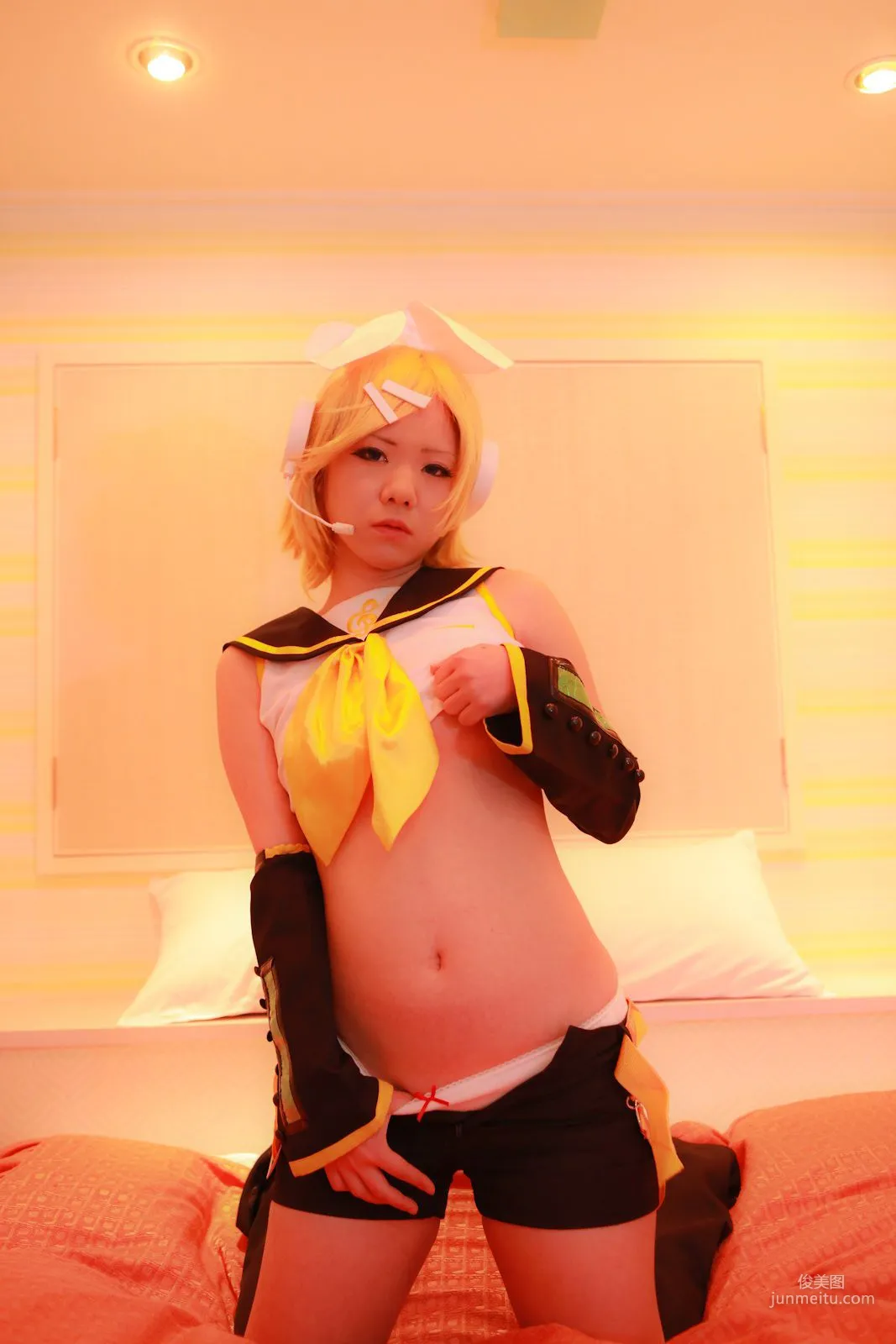 Mana Tanaka, VOCALOID Kagamine Rin [Cosplay Collection] Photo Set photo 28