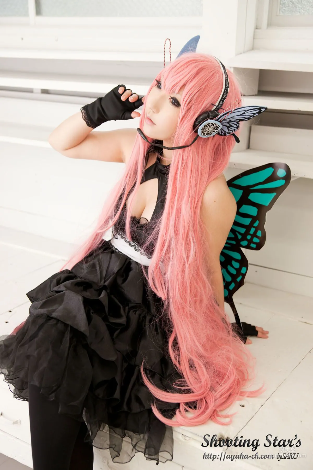 绫香 (Sakuサク) 《VOCALOID》 Megurine Luka [Shooting Star's] 寫真集 24
