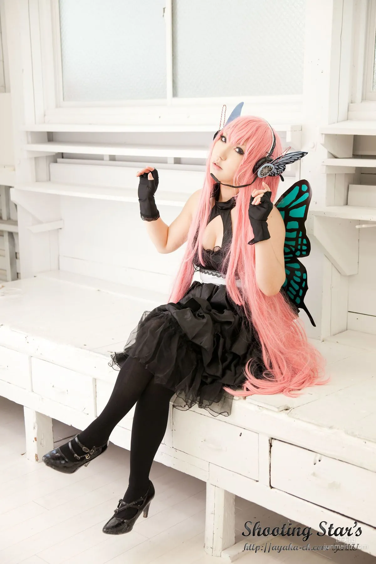 绫香 (Sakuサク) 《VOCALOID》 Megurine Luka [Shooting Star's] 寫真集 25