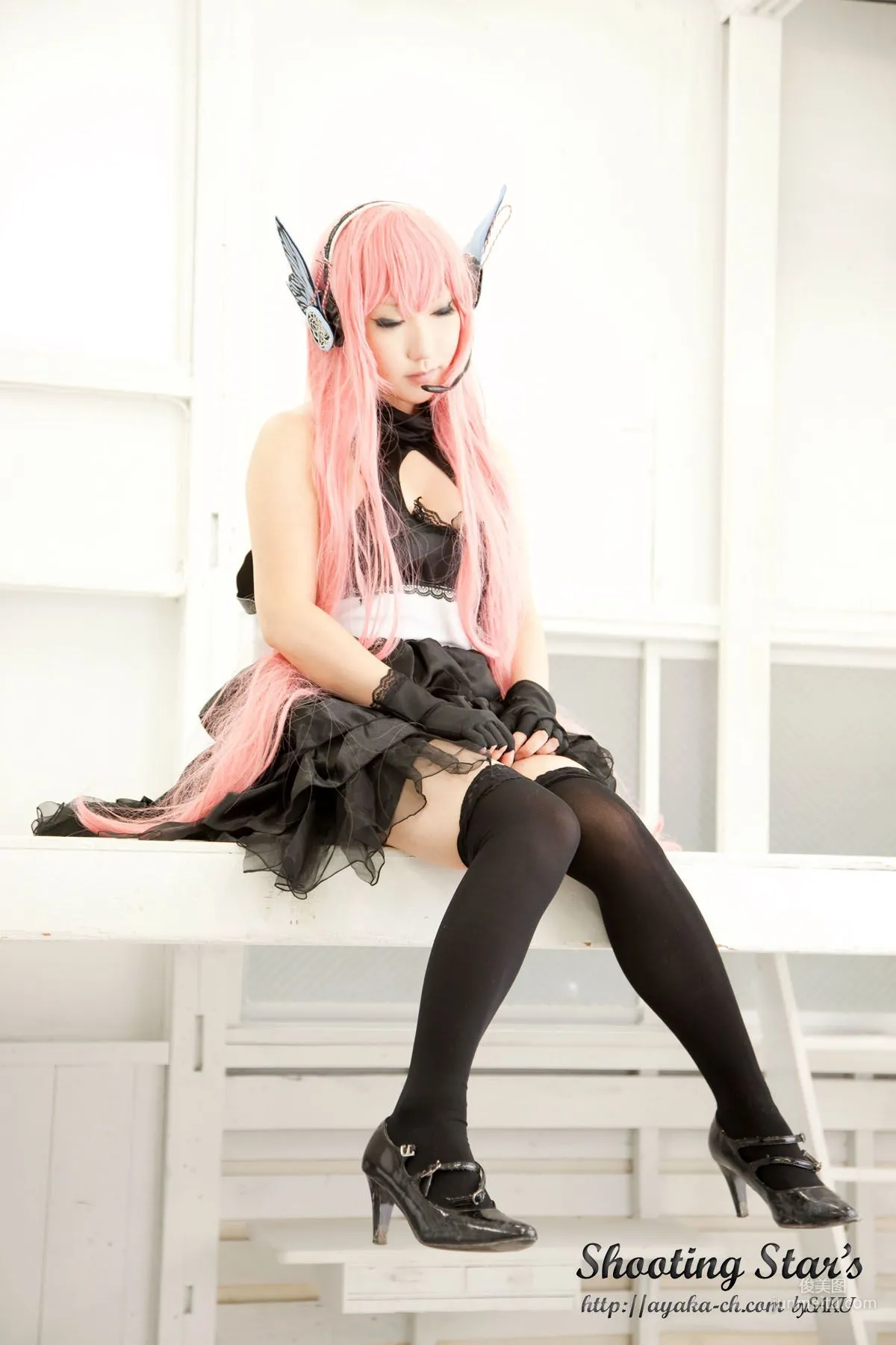 绫香 (Sakuサク) 《VOCALOID》 Megurine Luka [Shooting Star's] 寫真集 44