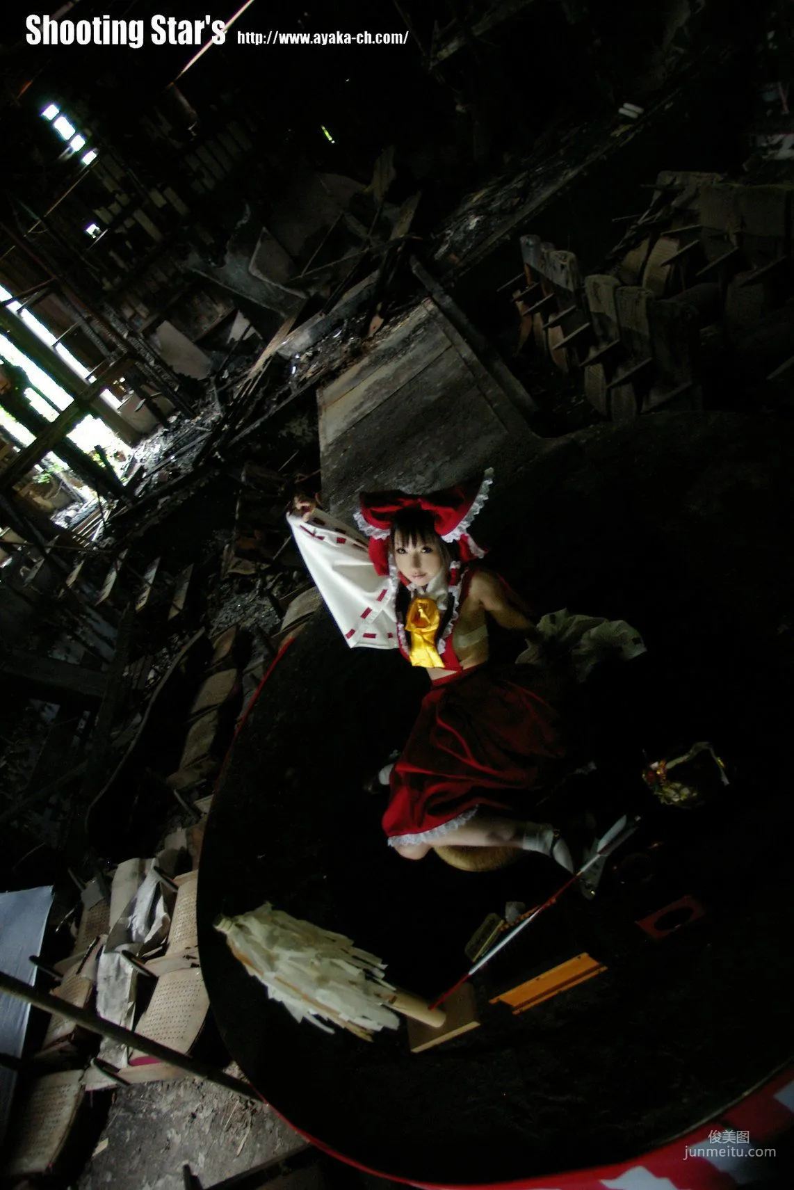 绫香 (Saku サク) 《Touhou Project》Hakurei Reimu+Kirisame Marisa [Shooting Star's] 寫真集 13