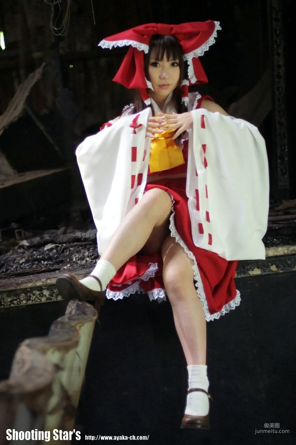 绫香 (Saku サク) 《Touhou Project》Hakurei Reimu+Kirisame Marisa [Shooting Star's] 寫真集 36