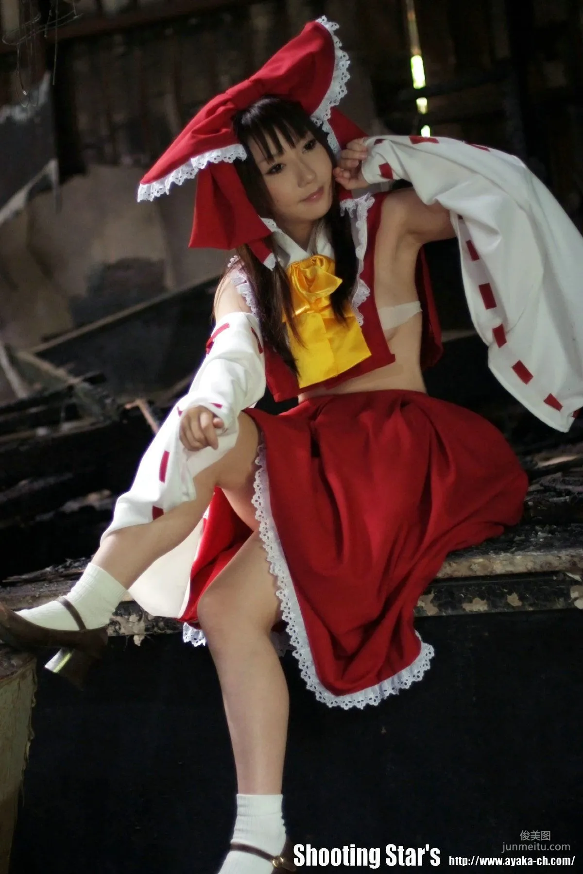 绫香 (Saku サク) 《Touhou Project》Hakurei Reimu+Kirisame Marisa [Shooting Star's] 寫真集 35