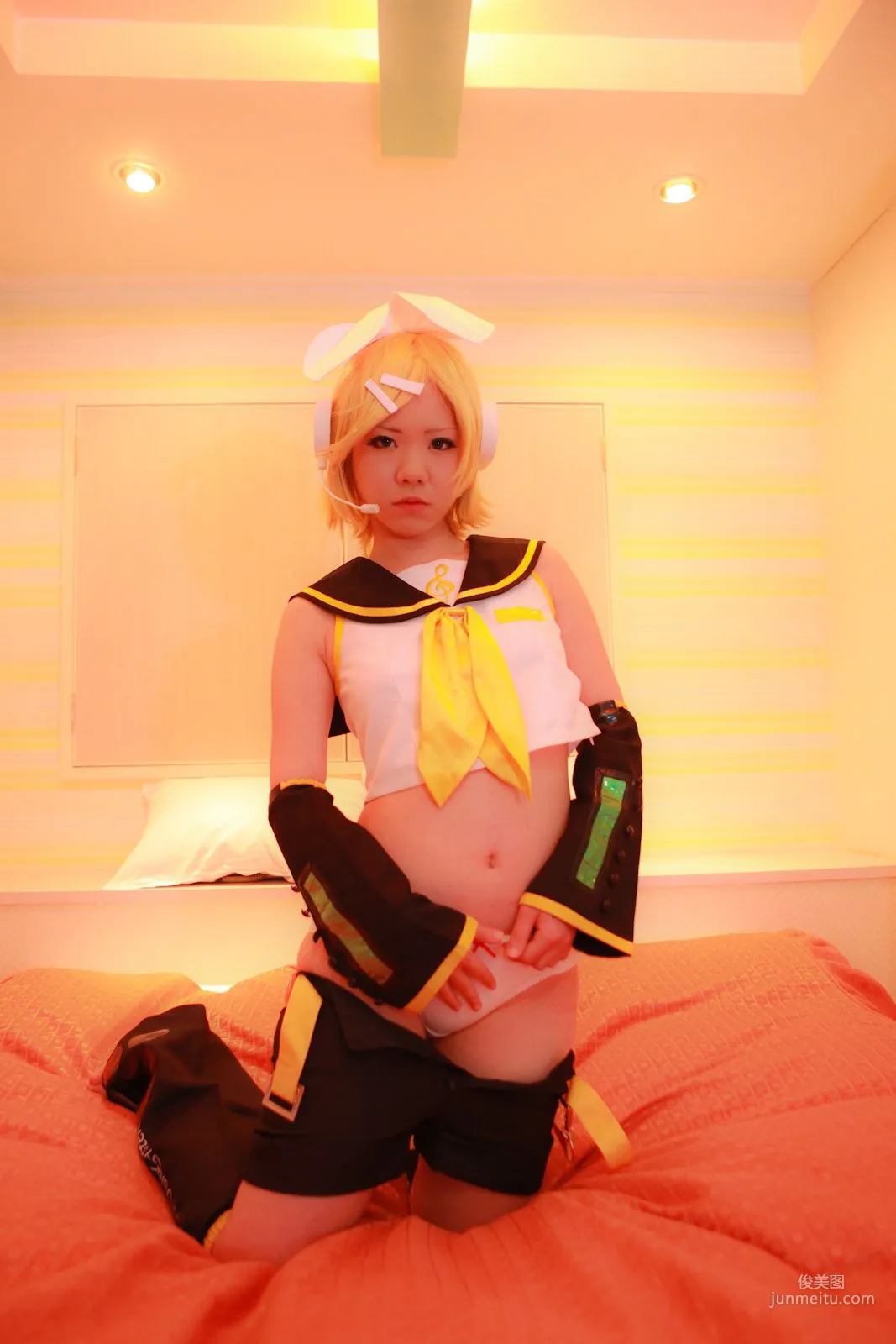 Mana Tanaka, VOCALOID Kagamine Rin [Cosplay Collection] Photo Set photo 47