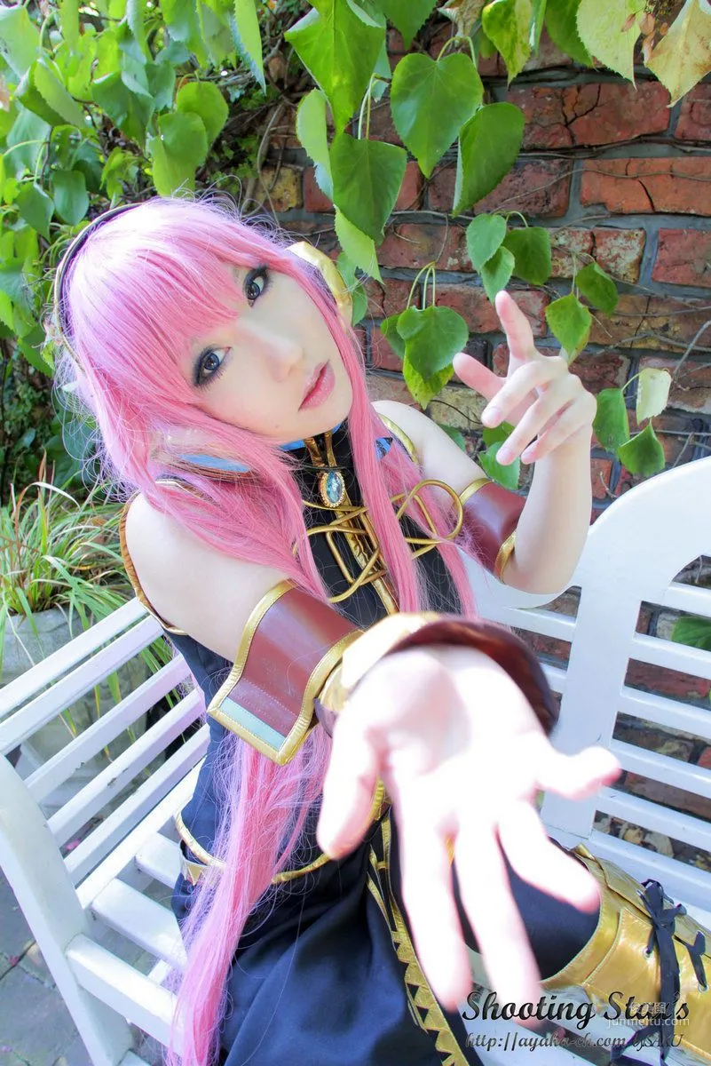 绫香 (Sakuサク) 《VOCALOID》 Megurine Luka [Shooting Star's] 寫真集 19