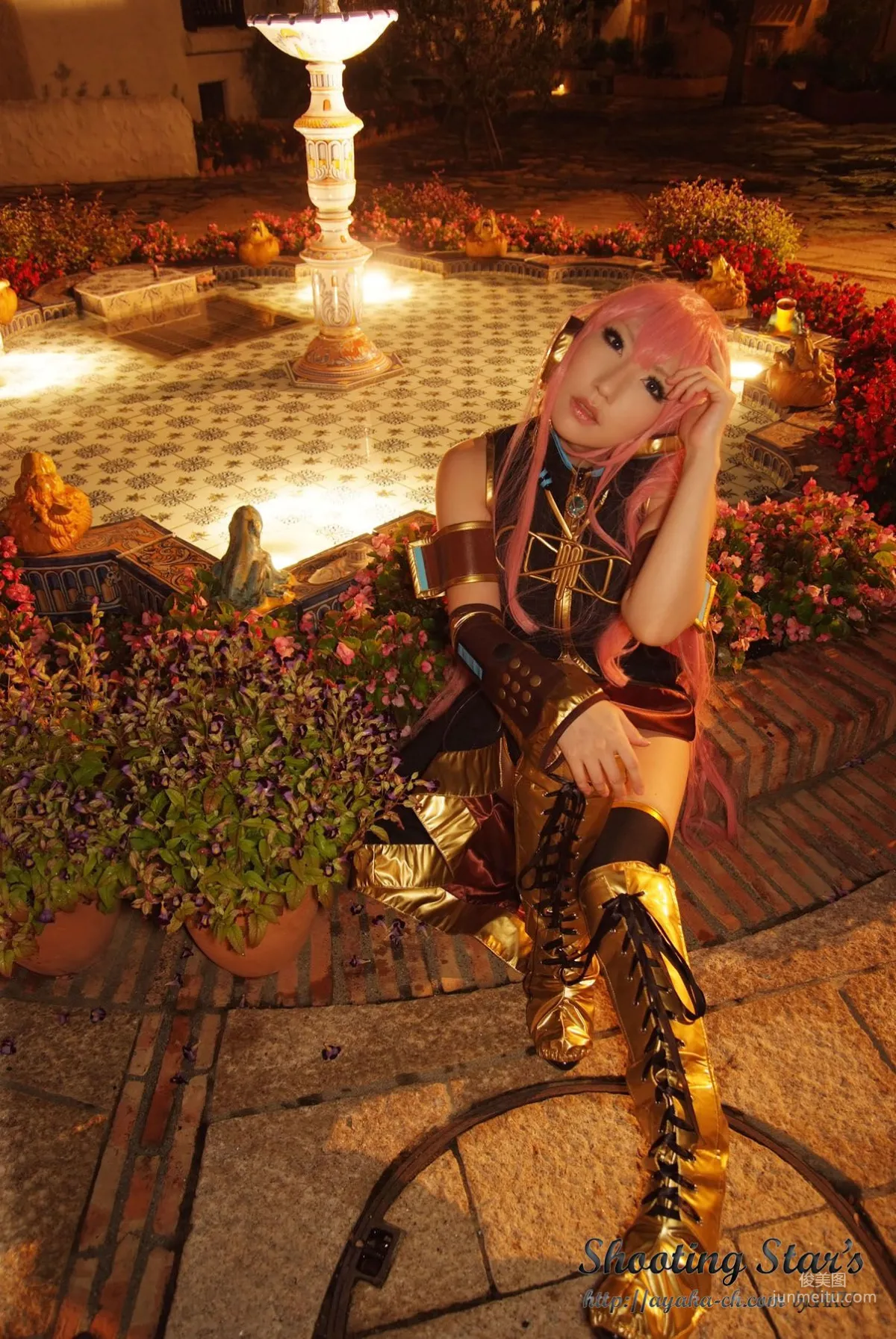 绫香 (Sakuサク) 《VOCALOID》 Megurine Luka [Shooting Star's] 寫真集 126