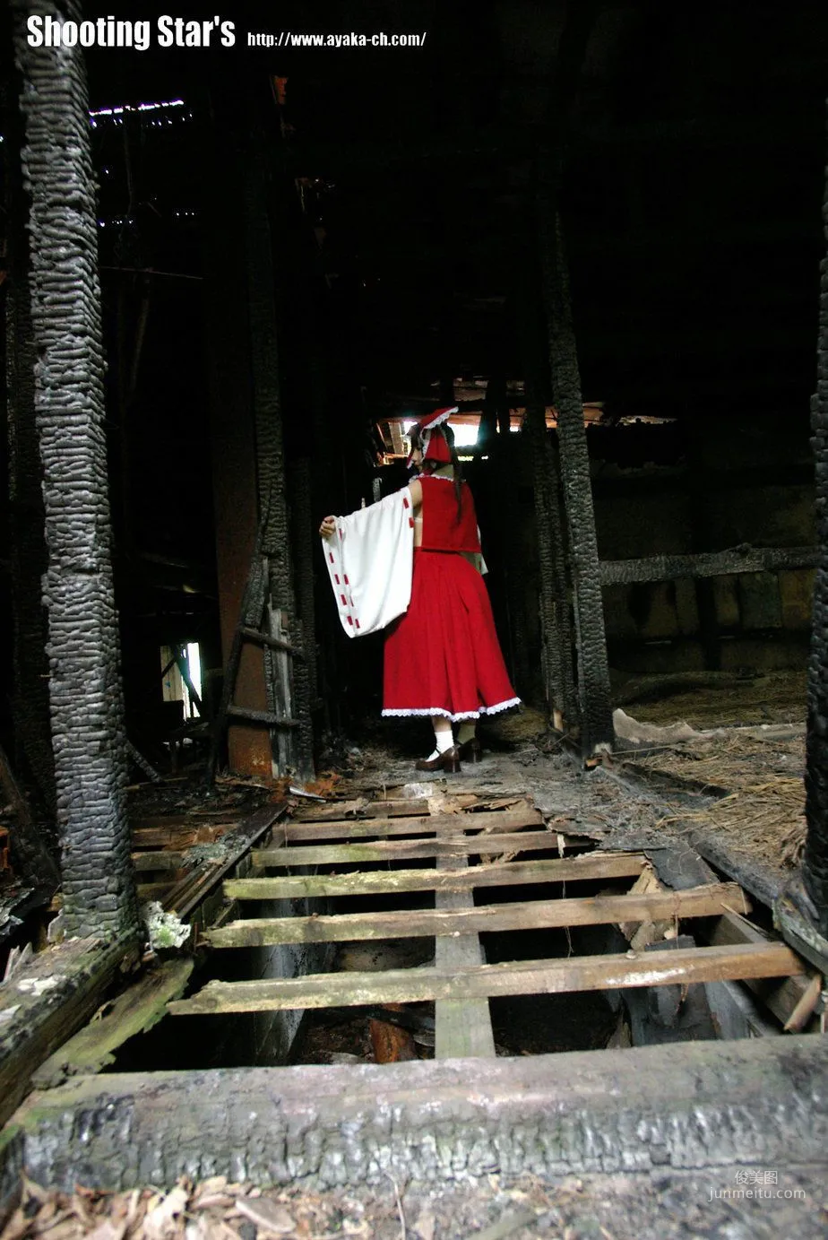 绫香 (Saku サク) 《Touhou Project》Hakurei Reimu+Kirisame Marisa [Shooting Star's] 寫真集 26